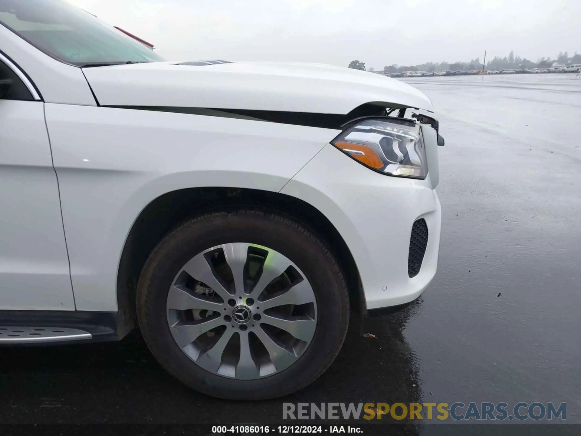 18 Photograph of a damaged car 4JGDF6EE1KB223609 MERCEDES-BENZ GLS 450 2019