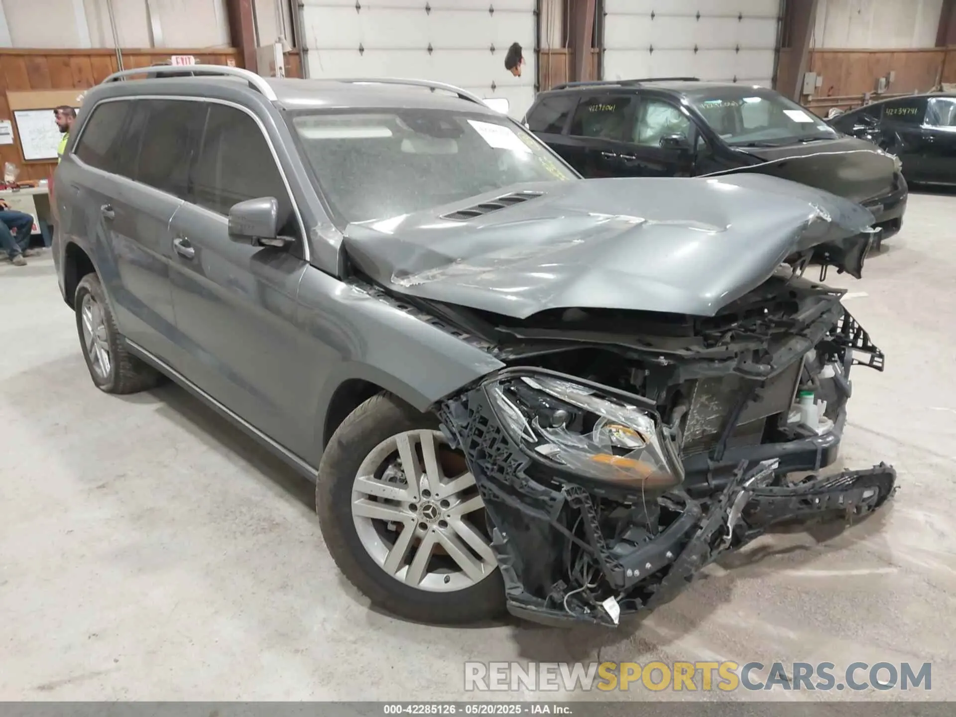 18 Photograph of a damaged car 4JGDF6EE4KB228206 MERCEDES-BENZ GLS 450 2019