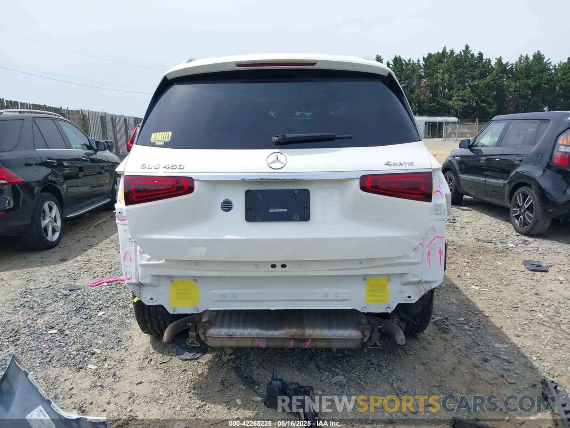 17 Photograph of a damaged car 4JGFF5KE1MA441193 MERCEDES-BENZ GLS 450 2021