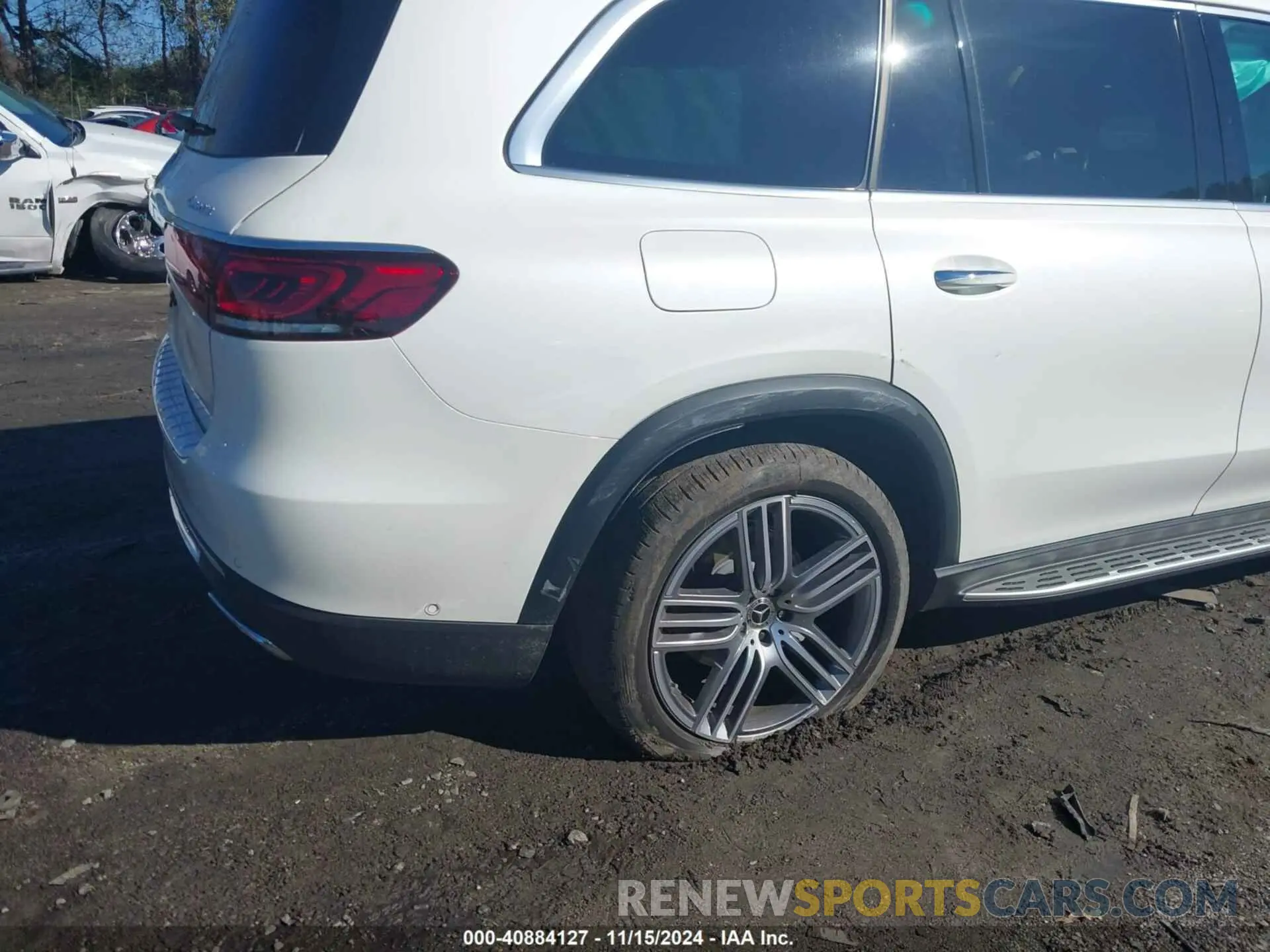 17 Photograph of a damaged car 4JGFF5KE0NA769237 MERCEDES-BENZ GLS 450 2022