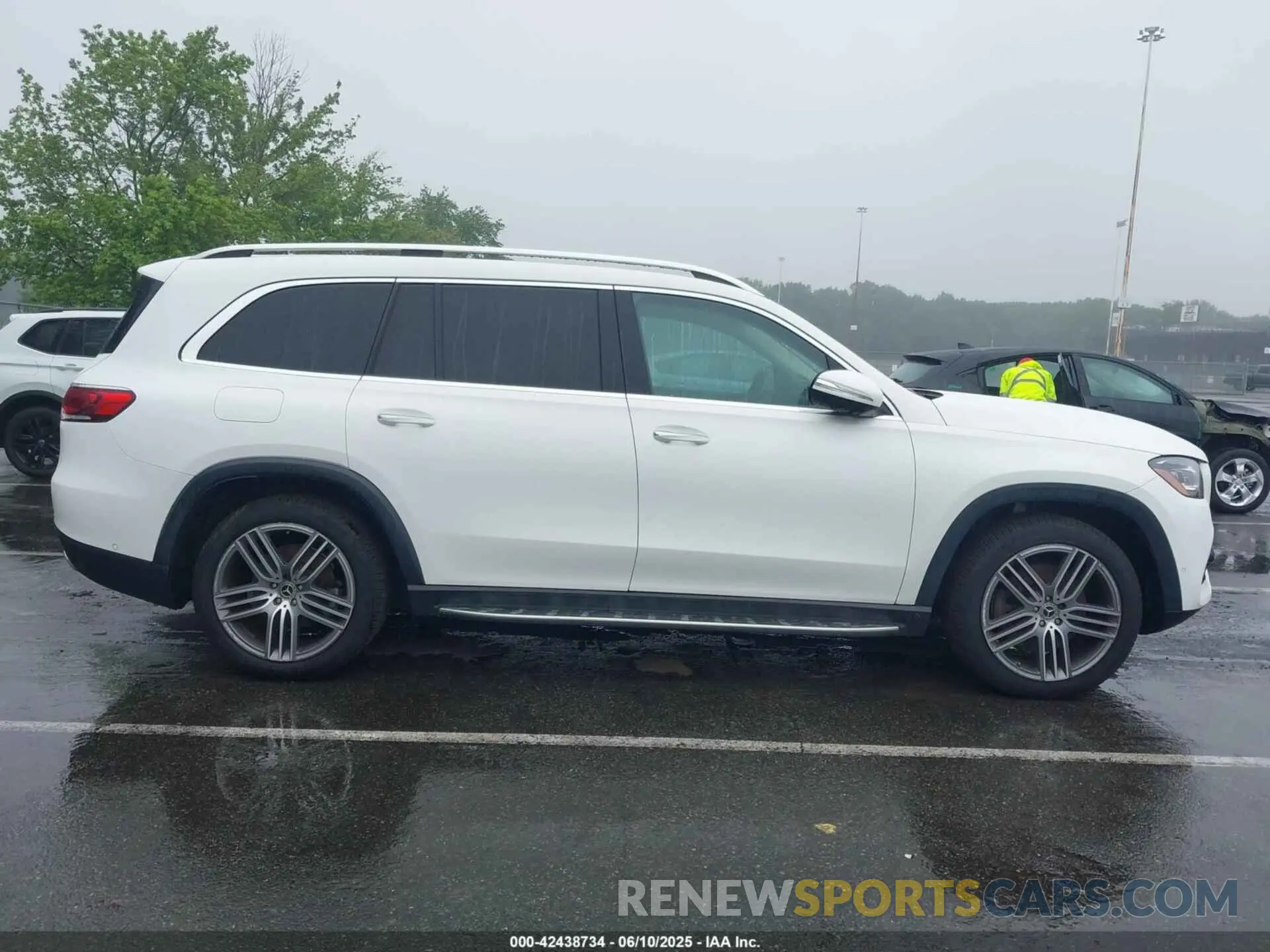 13 Photograph of a damaged car 4JGFF5KEXNA656170 MERCEDES-BENZ GLS 450 2022