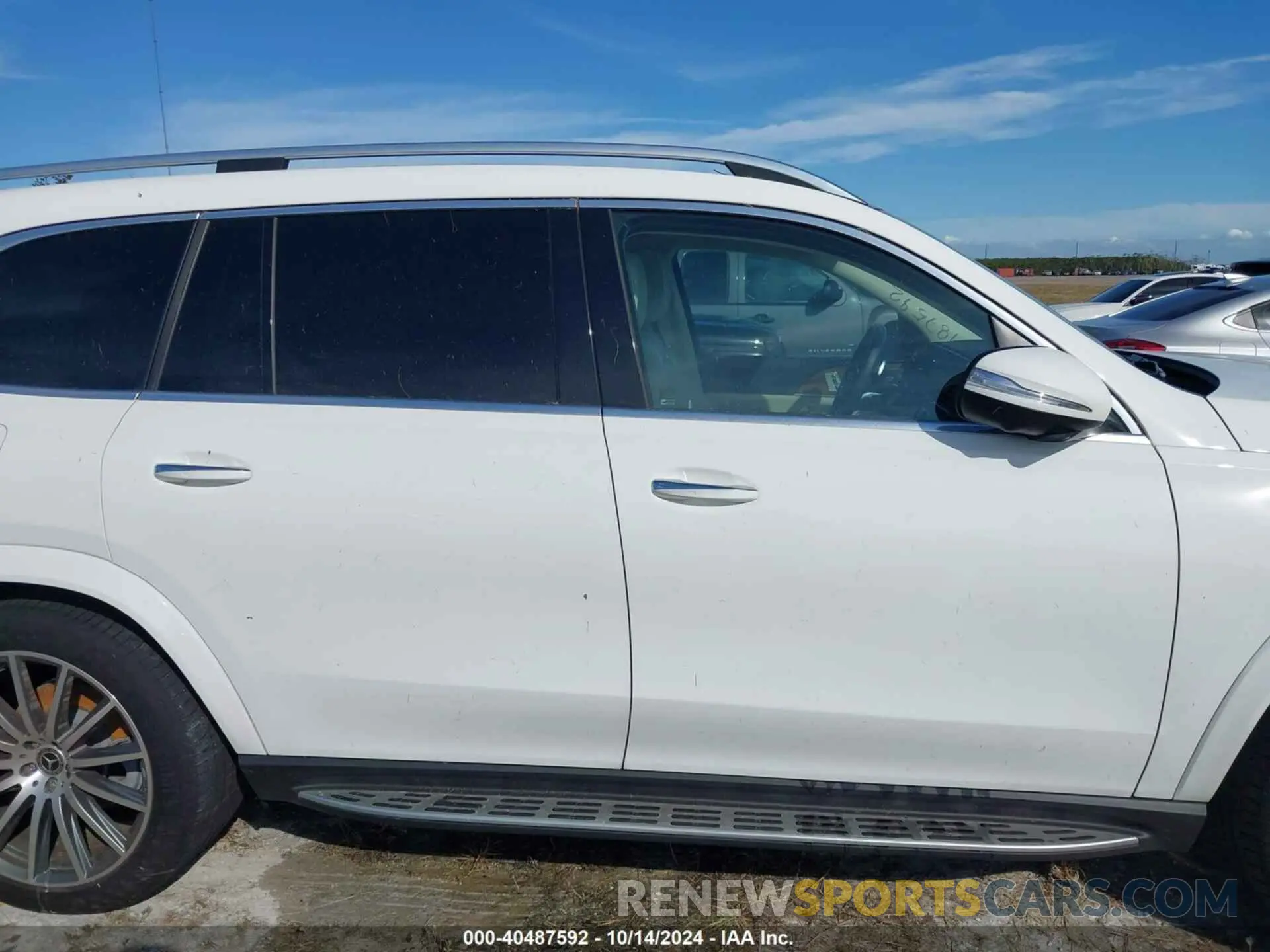 13 Photograph of a damaged car 4JGFF5KE1PB005281 MERCEDES-BENZ GLS 450 2023