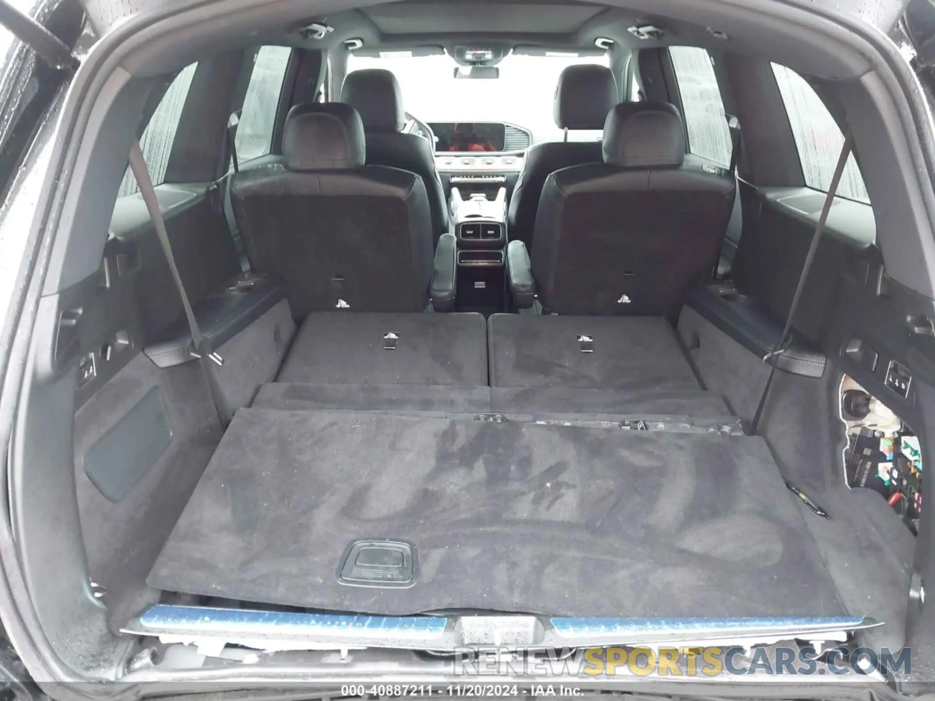 18 Photograph of a damaged car 4JGFF5KEXRB085487 MERCEDES-BENZ GLS 450 2024
