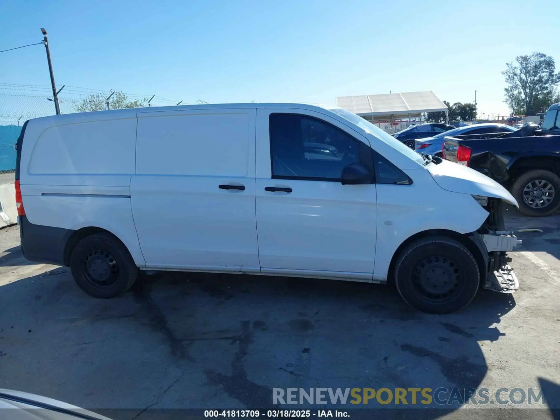 14 Photograph of a damaged car WD3PG2EAXK3530575 MERCEDES-BENZ METRIS 2019