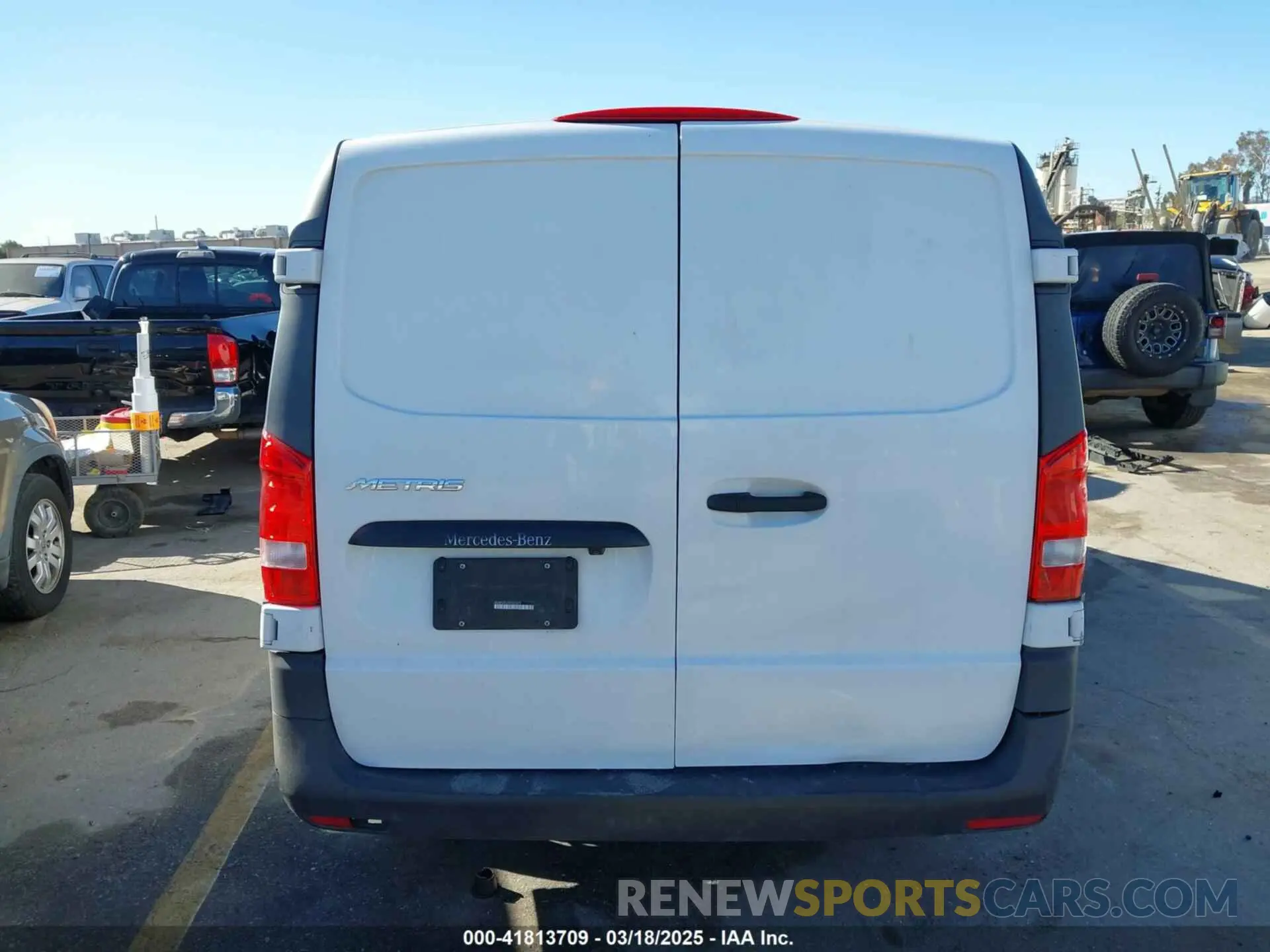 17 Photograph of a damaged car WD3PG2EAXK3530575 MERCEDES-BENZ METRIS 2019