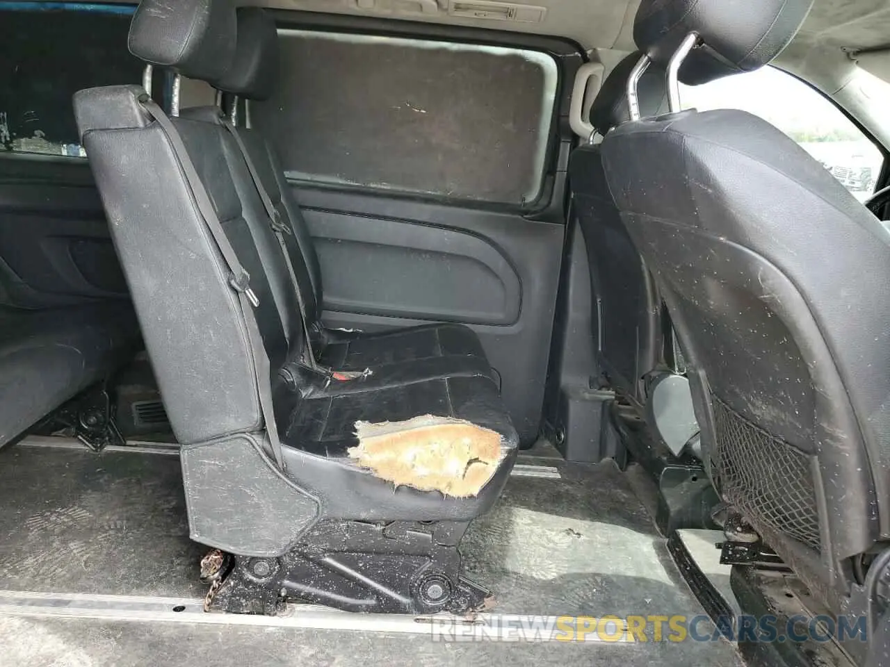 11 Photograph of a damaged car WD4PG2EE2K3517396 MERCEDES-BENZ METRIS 2019