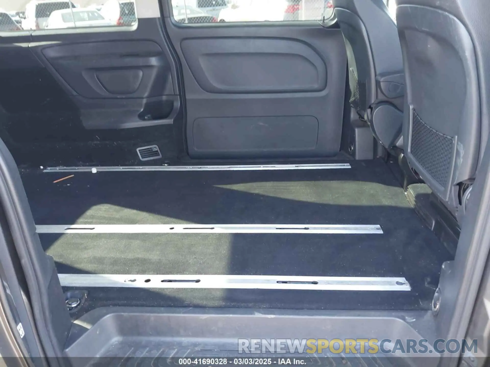 8 Photograph of a damaged car WD4PG2EE3K3523210 MERCEDES-BENZ METRIS 2019