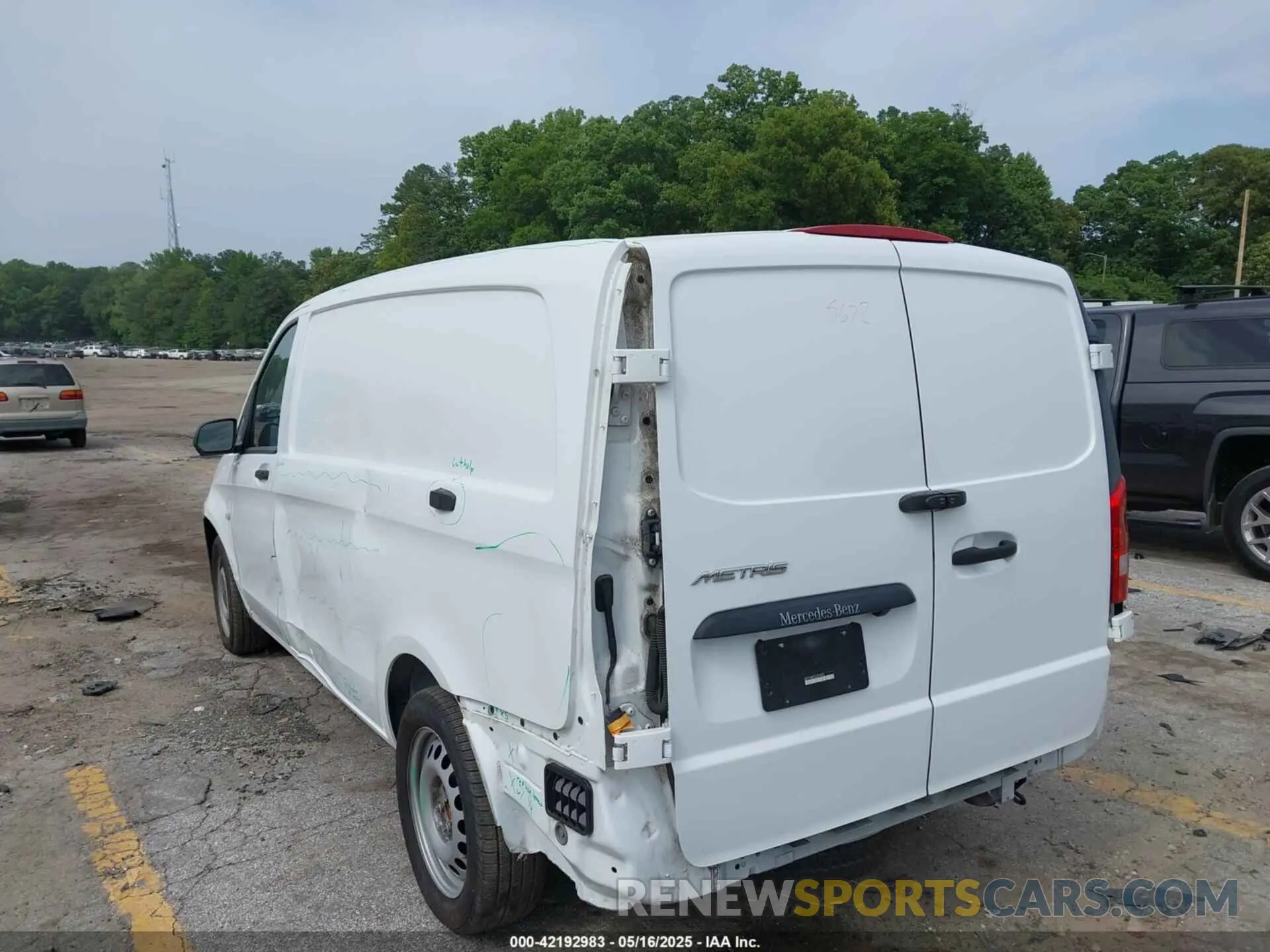 3 Фотография поврежденного автомобиля W1YV0BEY3L3725672 MERCEDES-BENZ METRIS 2020