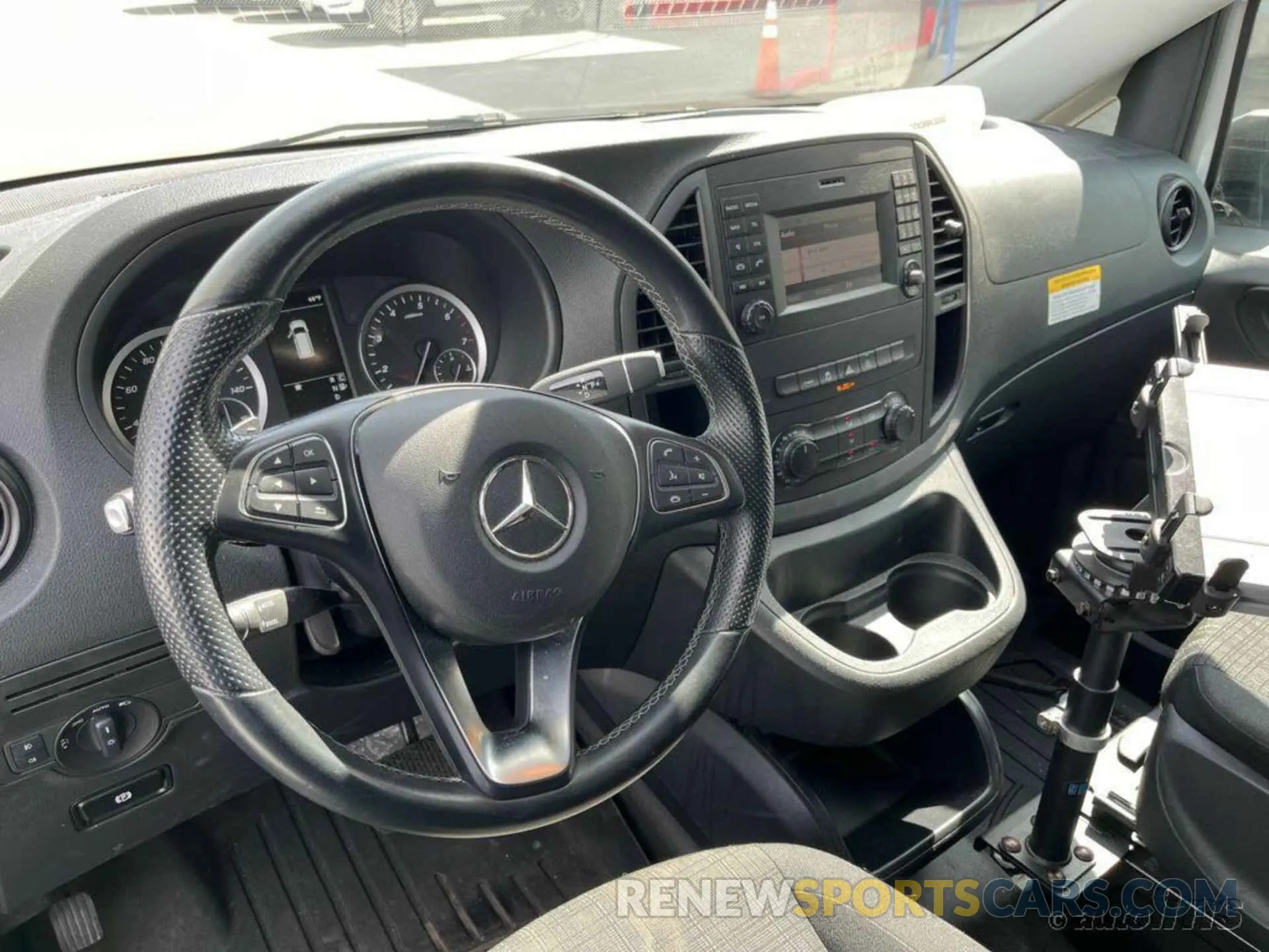 6 Photograph of a damaged car W1YV0BEY7L3725500 MERCEDES-BENZ METRIS 2020