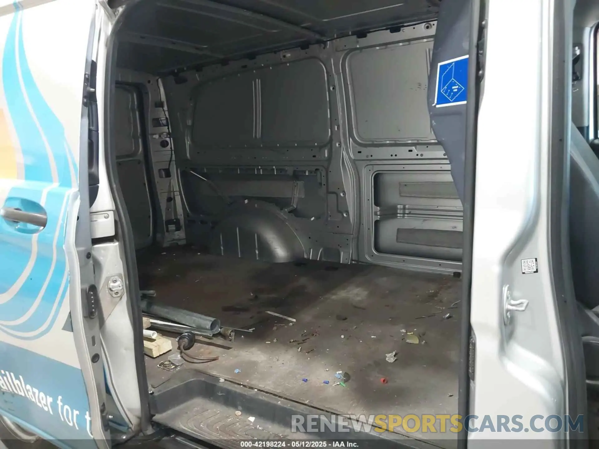 8 Photograph of a damaged car W1YV0CEY2L3687678 MERCEDES-BENZ METRIS 2020