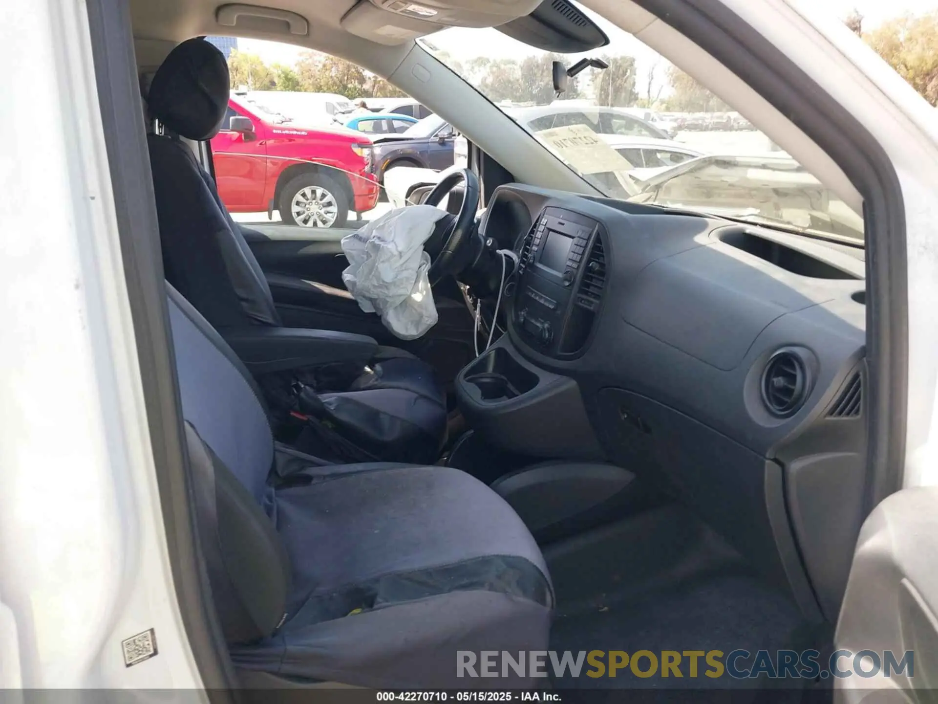 5 Photograph of a damaged car WD3PG2EA3L3651675 MERCEDES-BENZ METRIS 2020