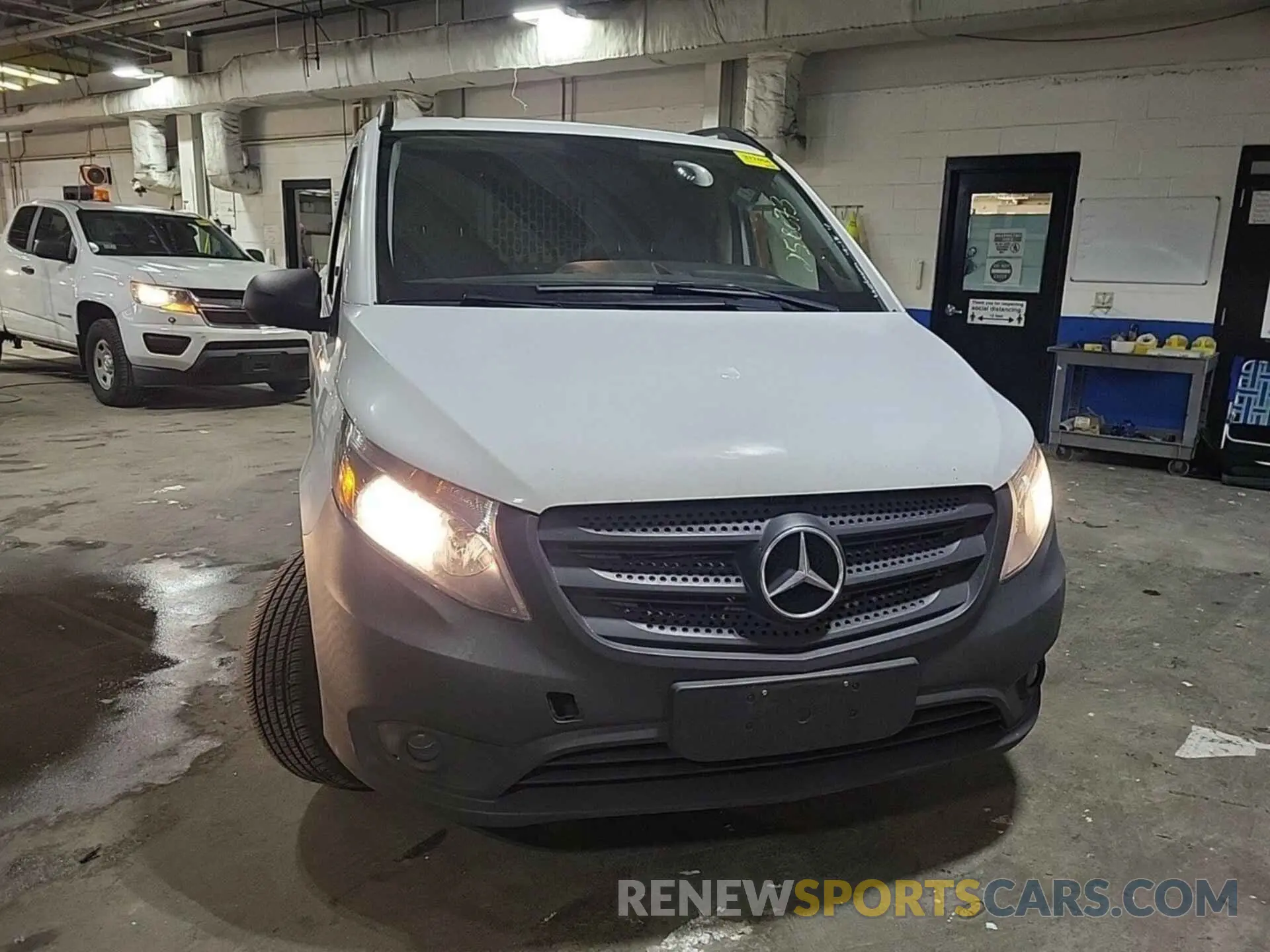 29 Photograph of a damaged car WD3PG3EA1L3645816 MERCEDES-BENZ METRIS 2020