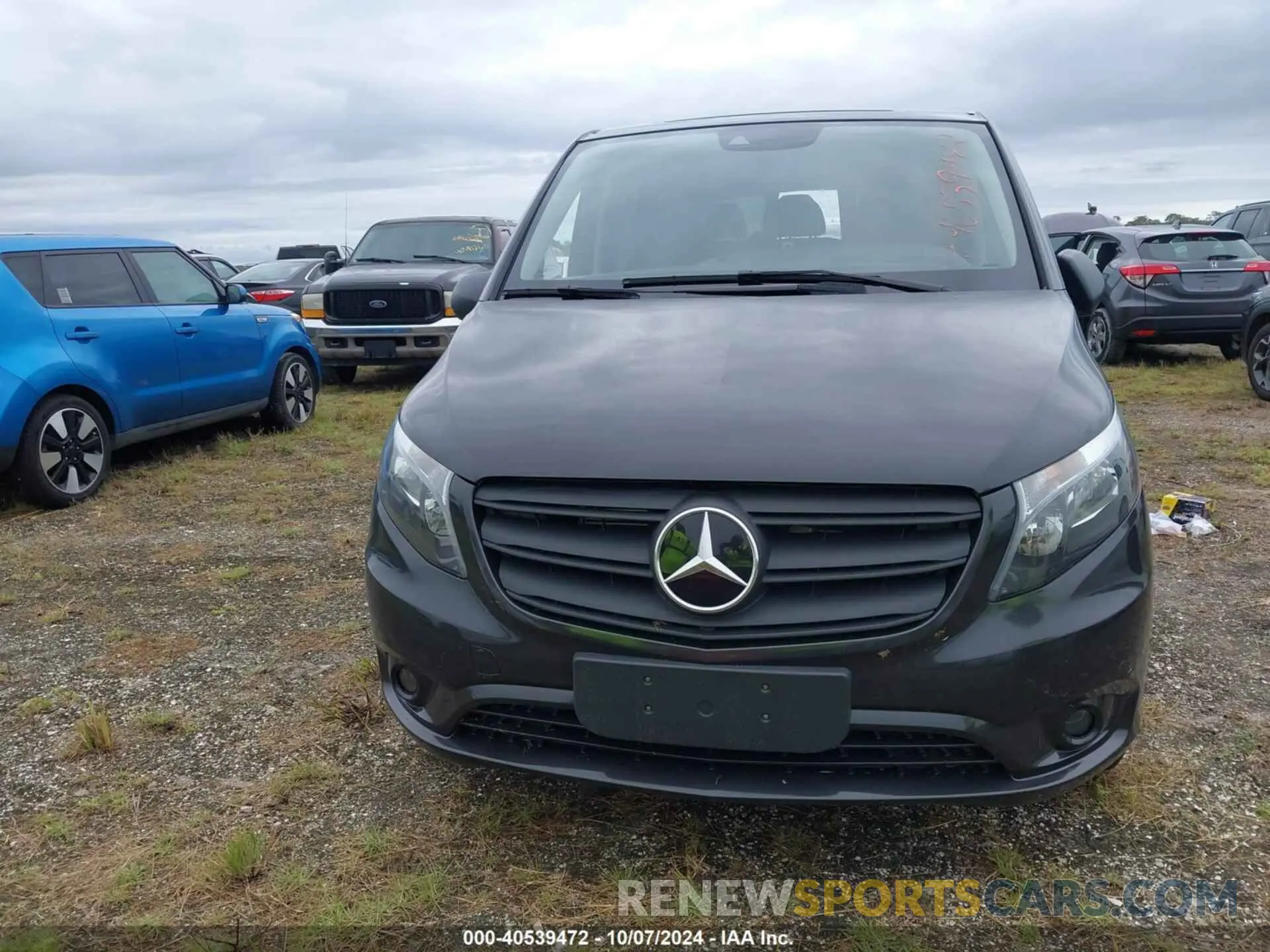 11 Photograph of a damaged car W1WV0FEY2P4350583 MERCEDES-BENZ METRIS 2023
