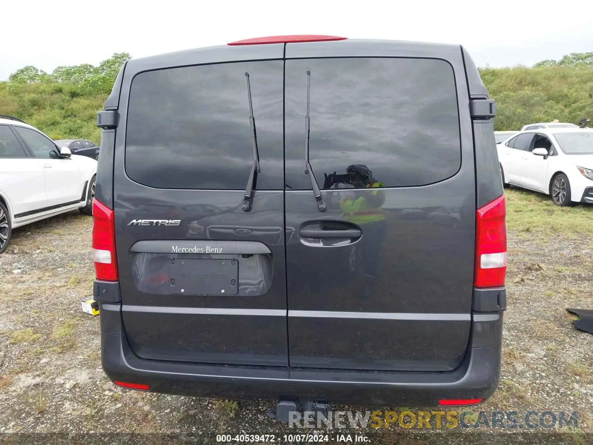 15 Photograph of a damaged car W1WV0FEY2P4350583 MERCEDES-BENZ METRIS 2023