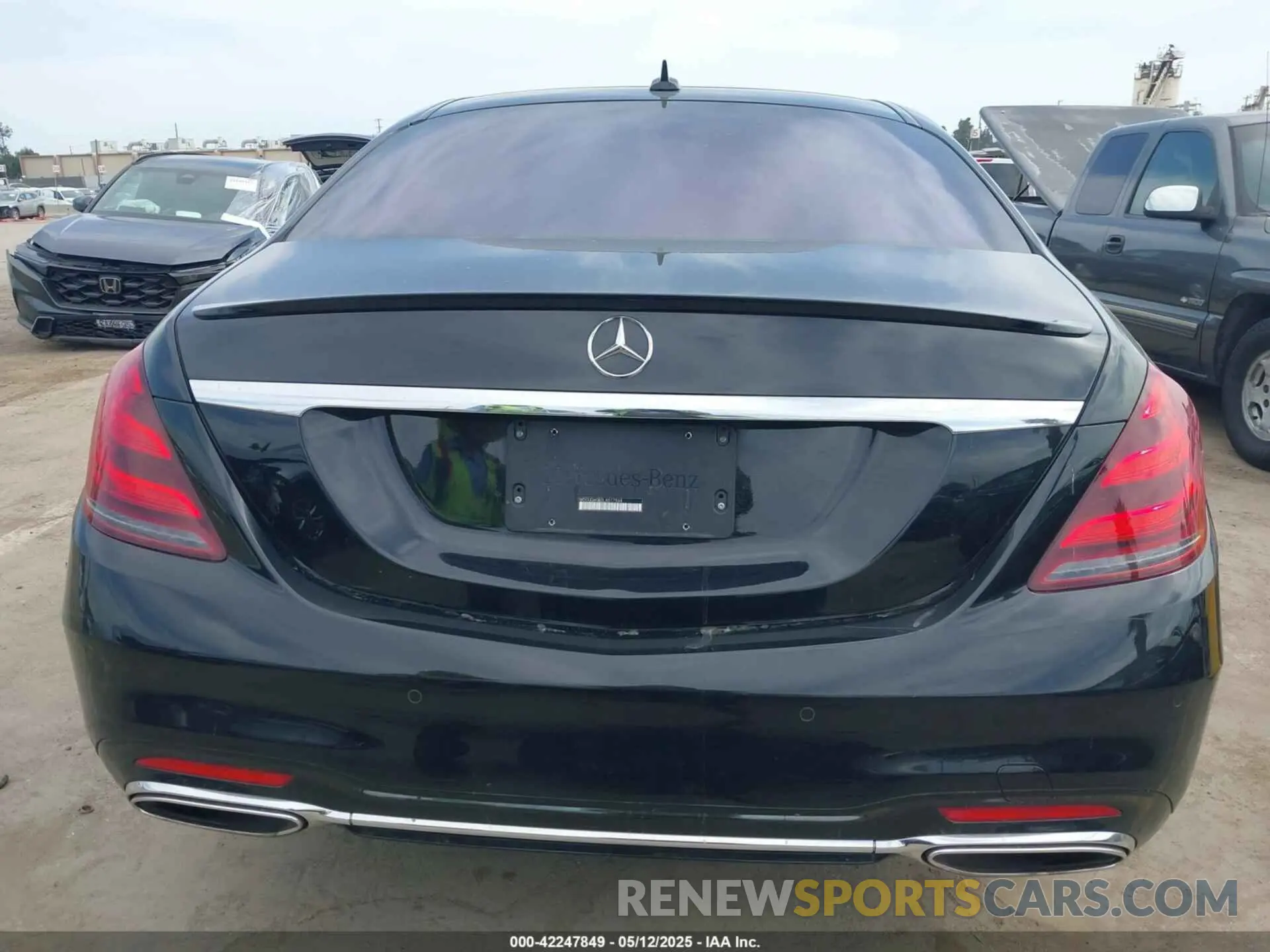 17 Photograph of a damaged car WDDUG6GB2LA517568 MERCEDES-BENZ S 450 2020