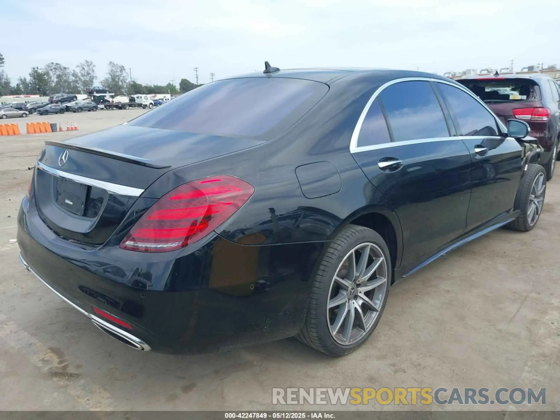 4 Photograph of a damaged car WDDUG6GB2LA517568 MERCEDES-BENZ S 450 2020