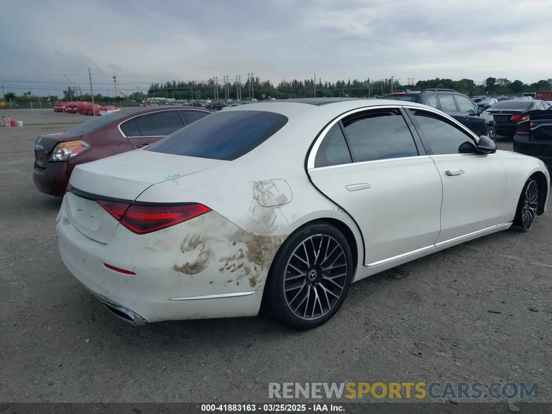 4 Photograph of a damaged car W1K6G6DB4PA205786 MERCEDES-BENZ S 500 2023