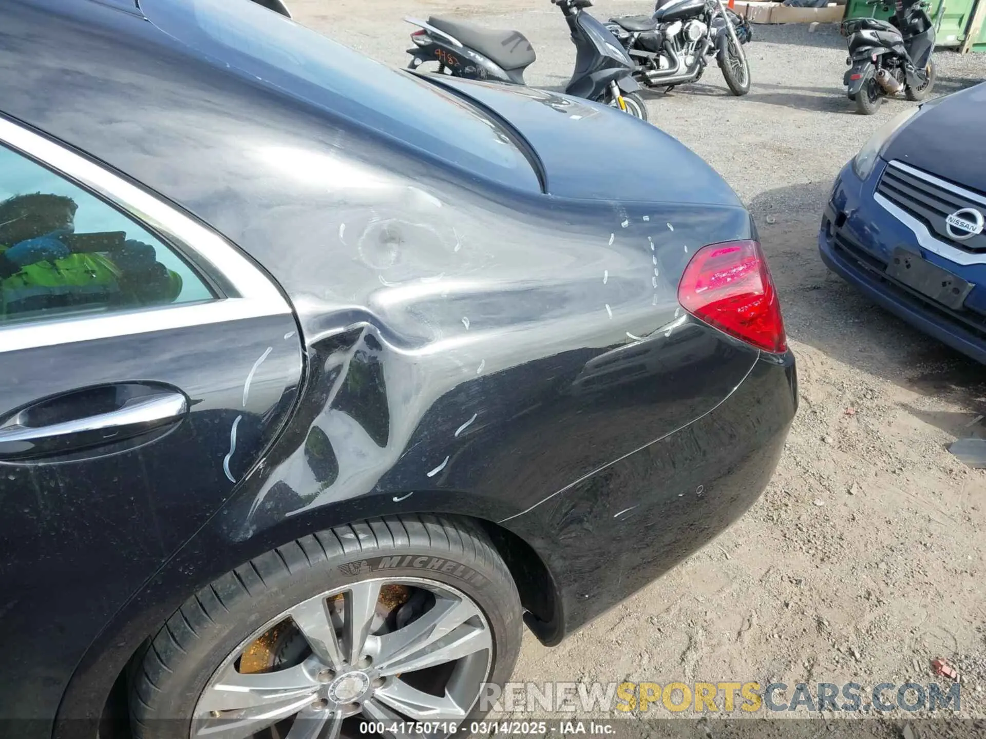 17 Photograph of a damaged car WDDUG8GB1KA430335 MERCEDES-BENZ S 560 2019