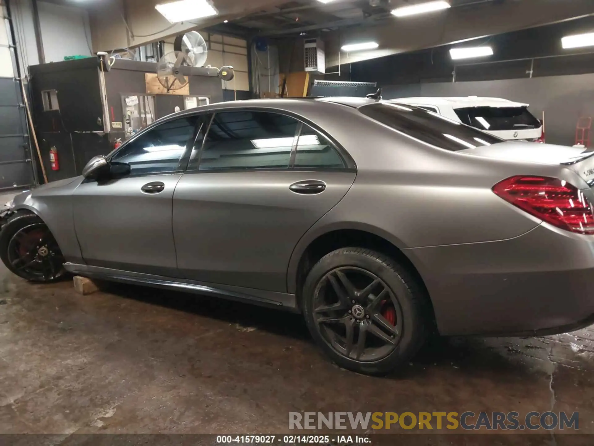 14 Фотография поврежденного автомобиля WDDUG8GB6KA457322 MERCEDES-BENZ S 560 2019
