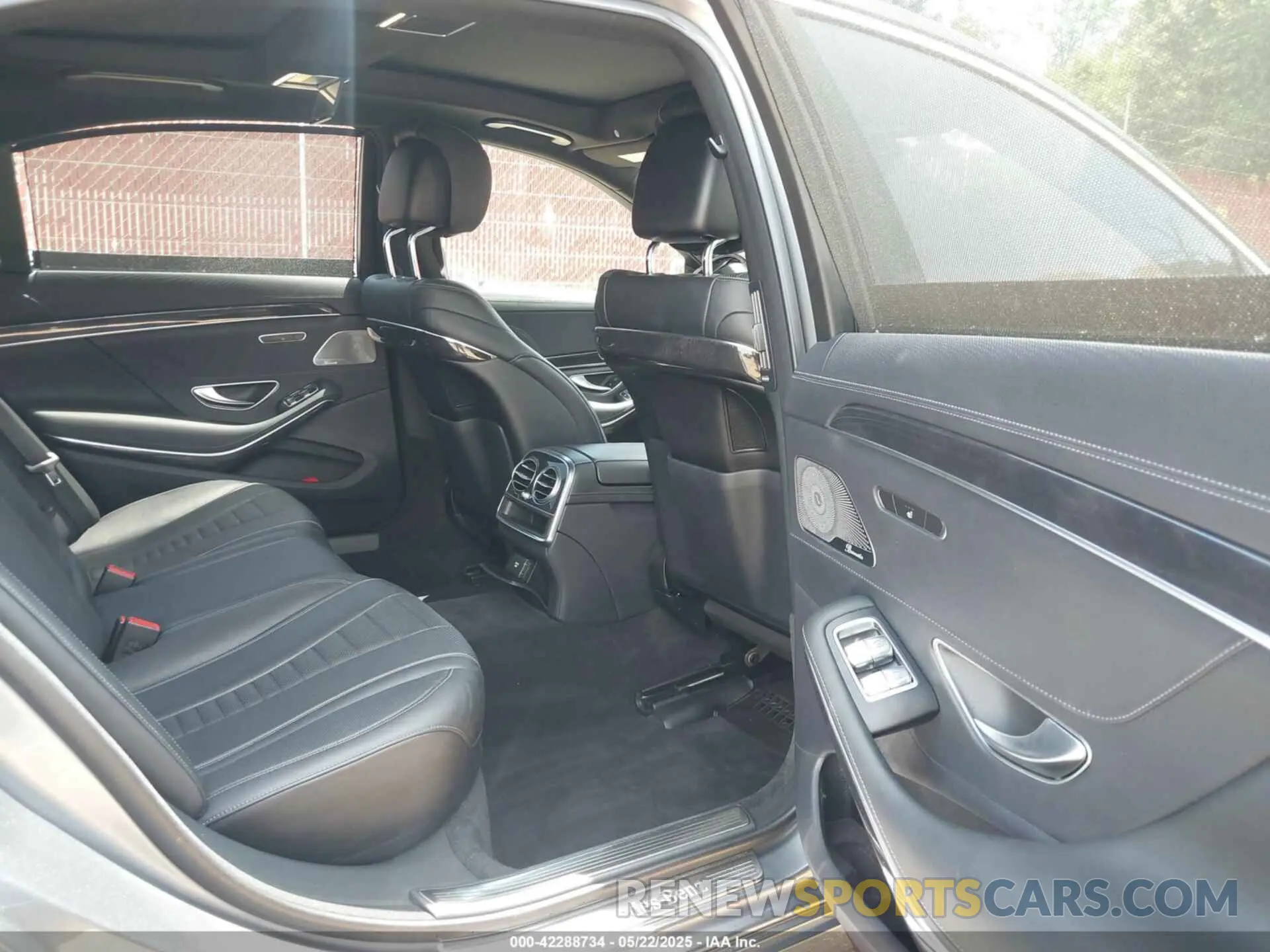 8 Photograph of a damaged car WDDUG8GB8LA502083 MERCEDES-BENZ S 560 2020
