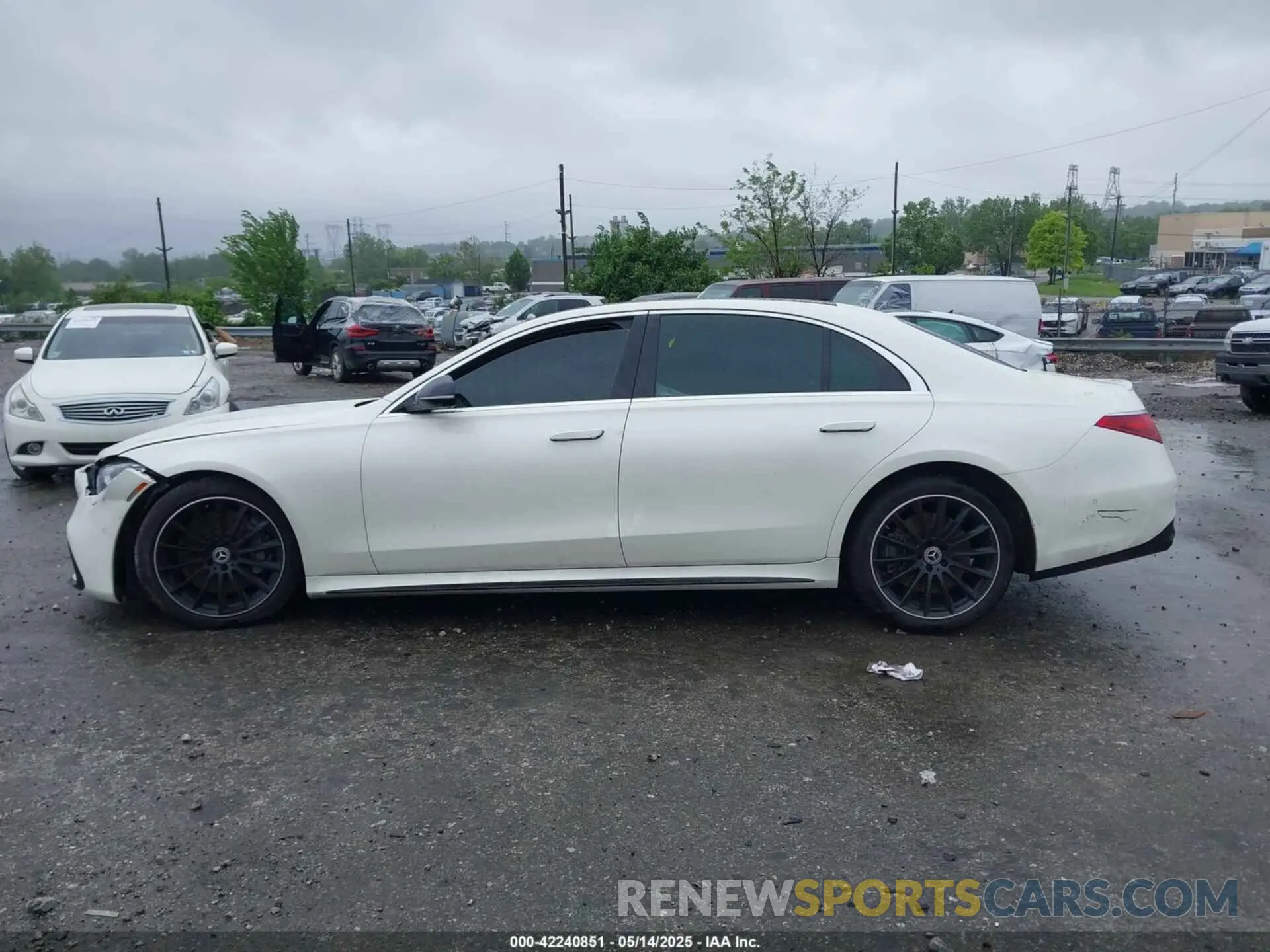 13 Photograph of a damaged car W1K6G7GB0NA143124 MERCEDES-BENZ S 580 2022