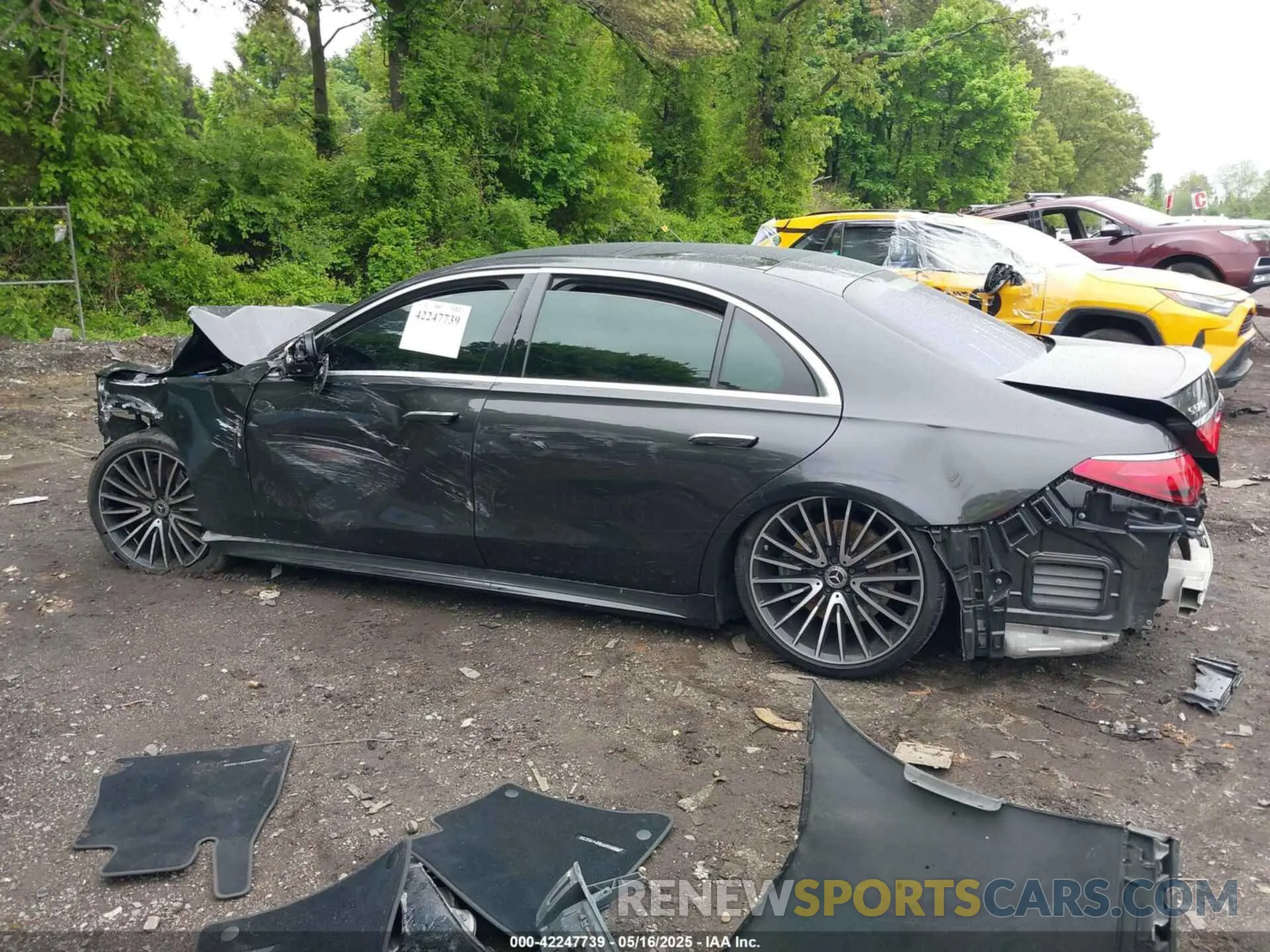 14 Photograph of a damaged car W1K6G7GB3NA065888 MERCEDES-BENZ S 580 2022