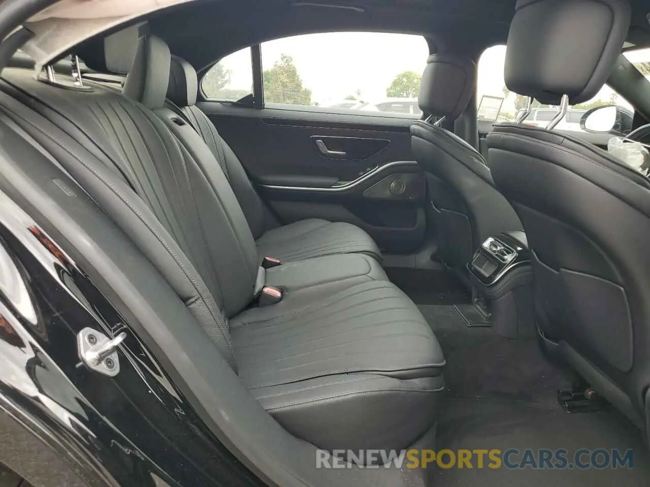 10 Photograph of a damaged car W1K6G6DB5NA159351 MERCEDES-BENZ S-CLASS 2022