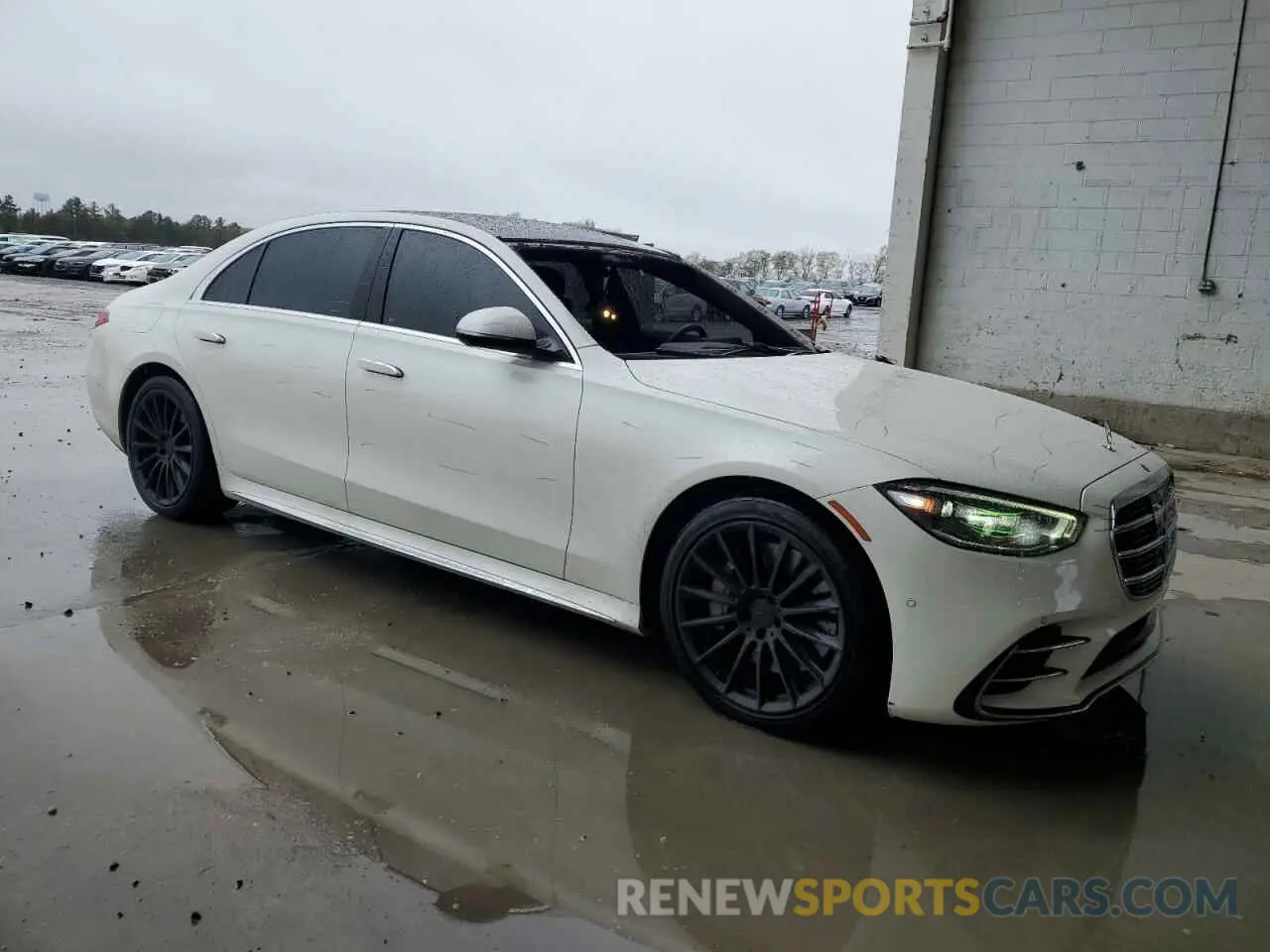 4 Photograph of a damaged car W1K6G7GB8NA106385 MERCEDES-BENZ S-CLASS 2022