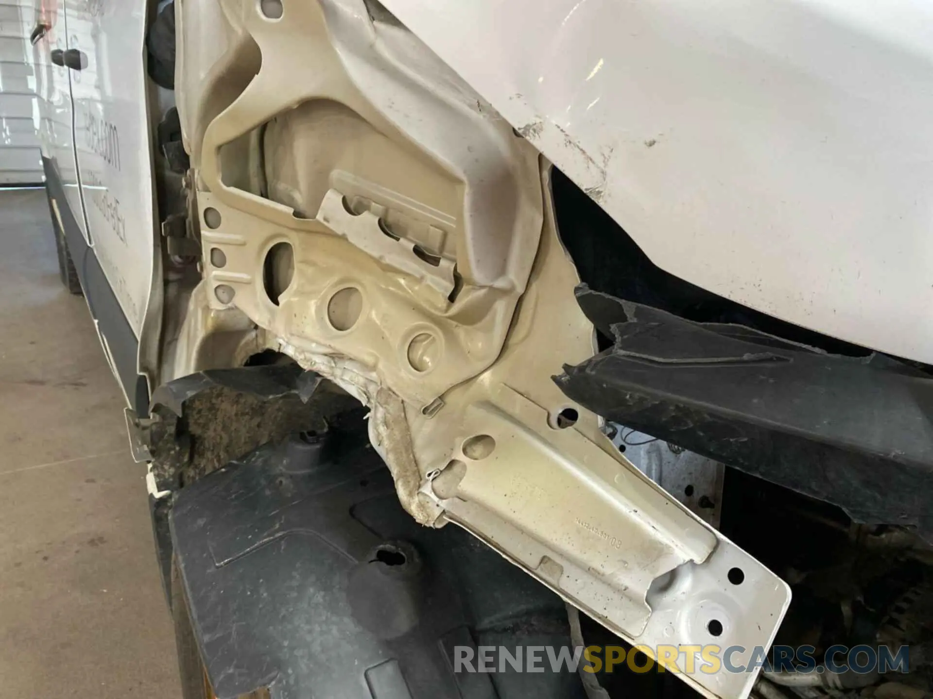 39 Photograph of a damaged car WD3PF1CD1KP050380 MERCEDES-BENZ SPRINTER 2019