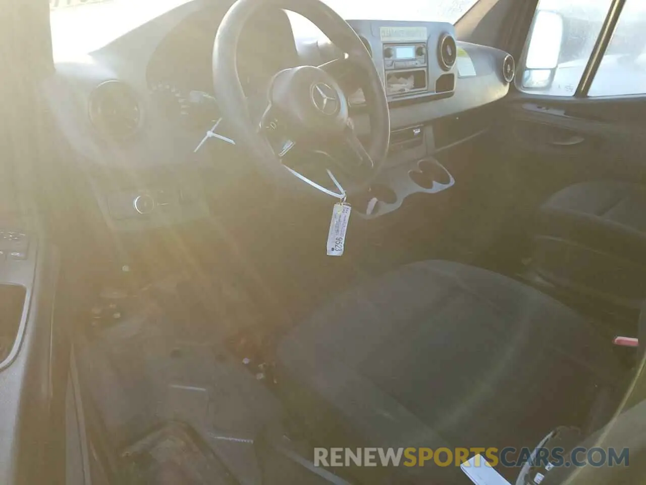 8 Photograph of a damaged car WD4PF0CD1KP074135 MERCEDES-BENZ SPRINTER 2019