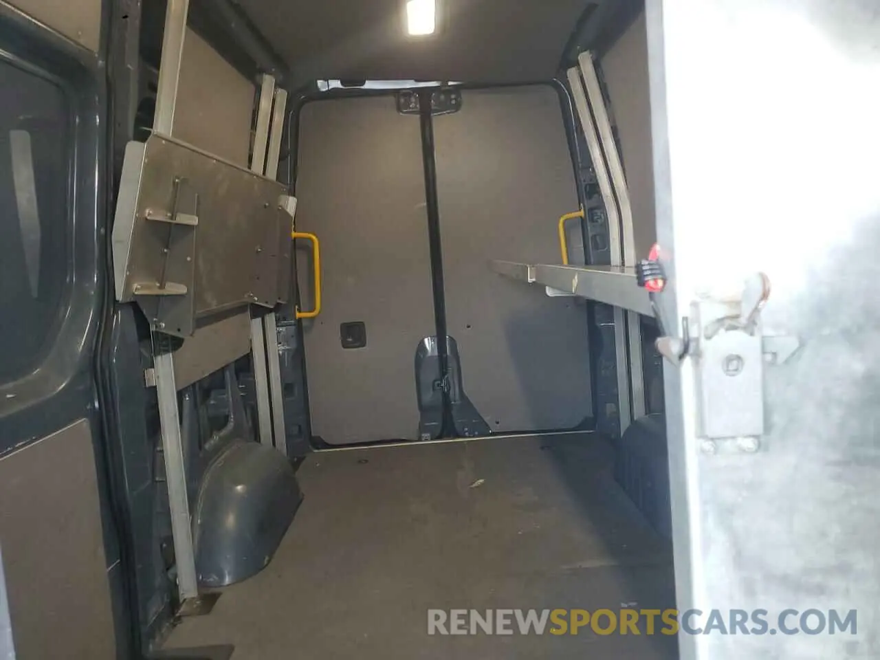 10 Photograph of a damaged car WD4PF0CD7KP082935 MERCEDES-BENZ SPRINTER 2019