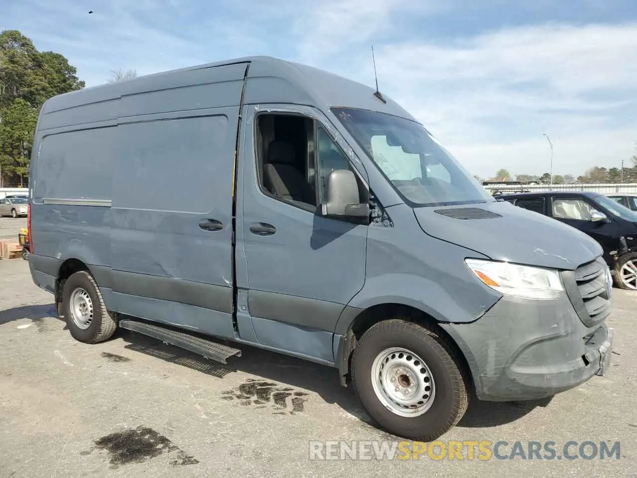 4 Photograph of a damaged car WD4PF0CD7KP082935 MERCEDES-BENZ SPRINTER 2019