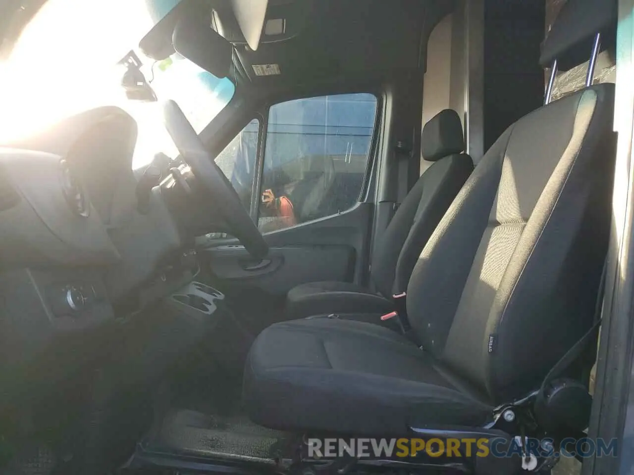 7 Фотография поврежденного автомобиля WD4PF0CD7KP083888 MERCEDES-BENZ SPRINTER 2019