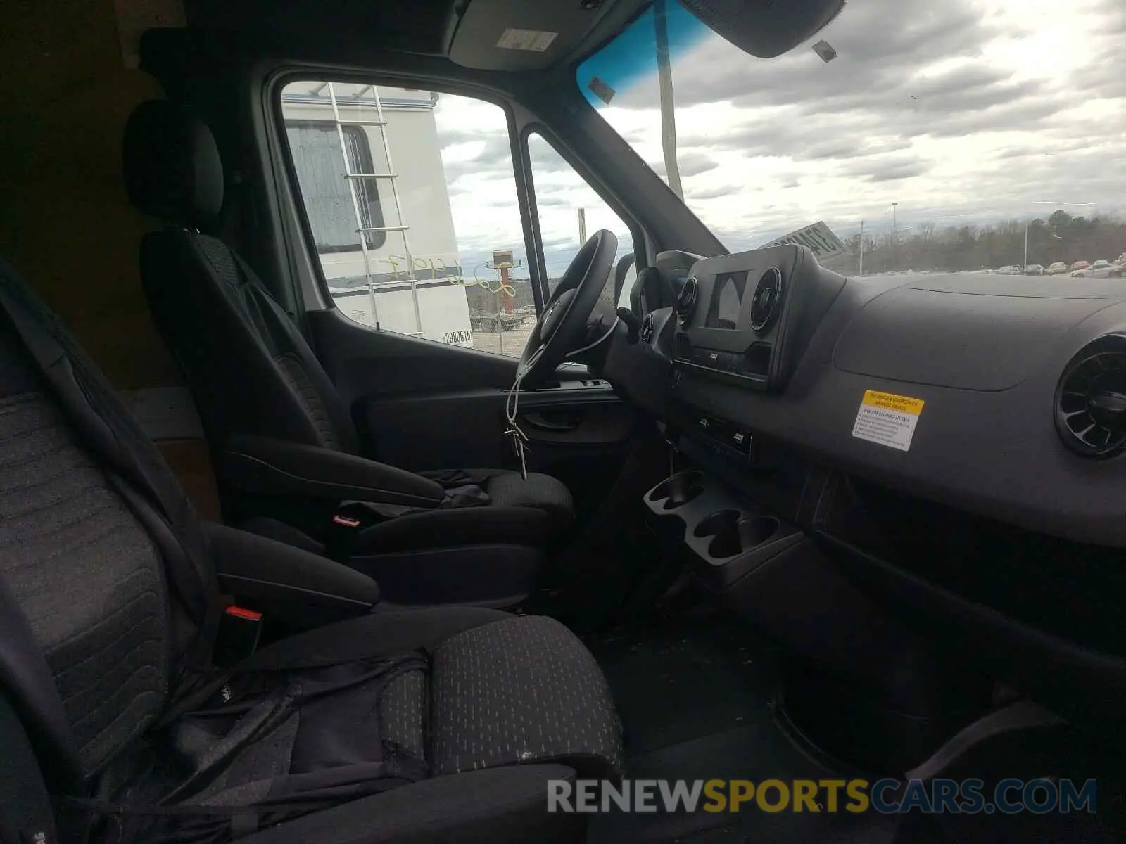 5 Photograph of a damaged car WD4PF1CD5KP185454 MERCEDES-BENZ SPRINTER 2019