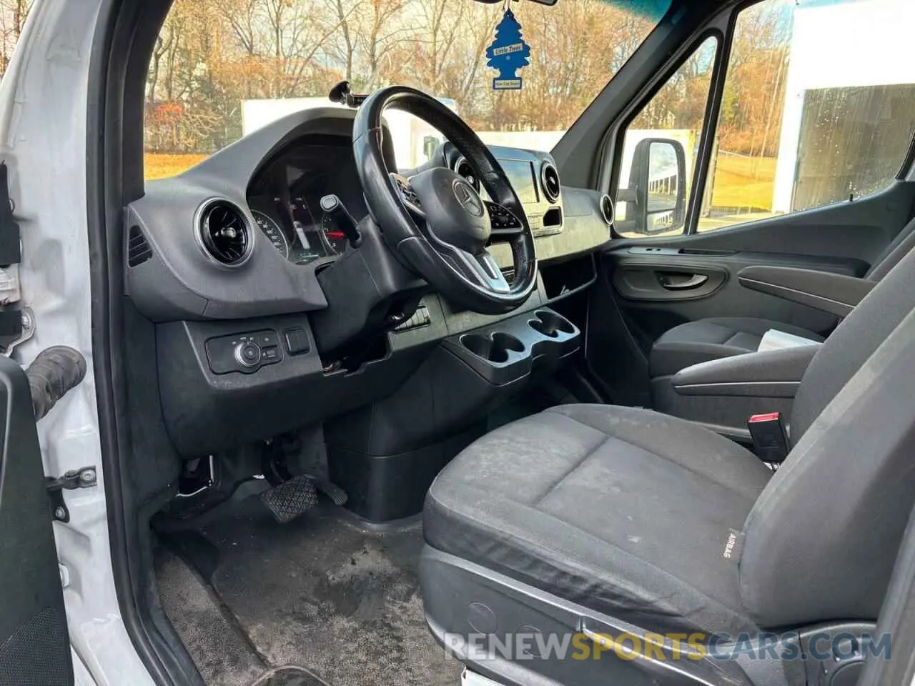5 Photograph of a damaged car WDAPF4CD1KN020737 MERCEDES-BENZ SPRINTER 2019