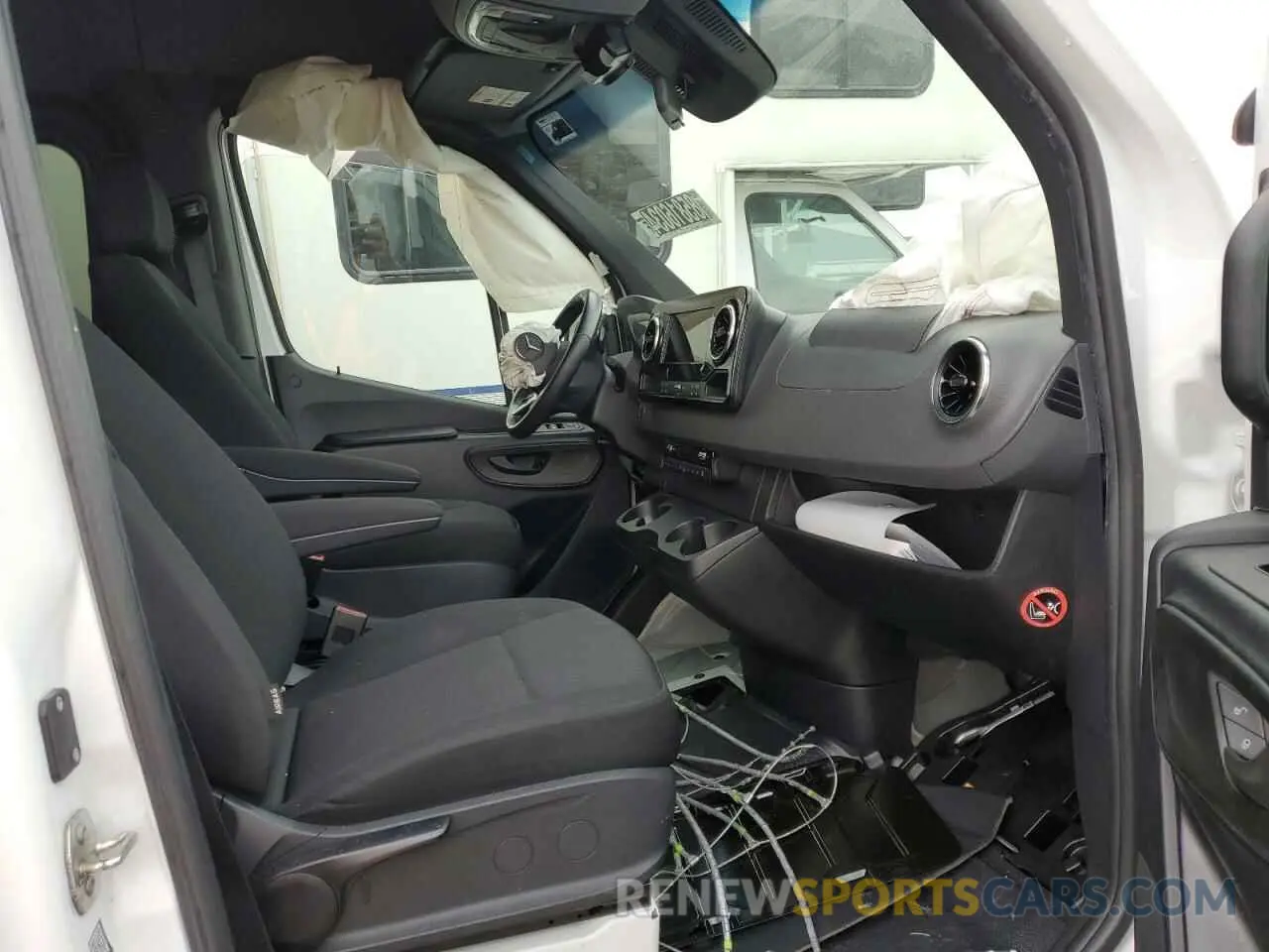5 Photograph of a damaged car W1Z4NGHYXPT142992 MERCEDES-BENZ SPRINTER 2023
