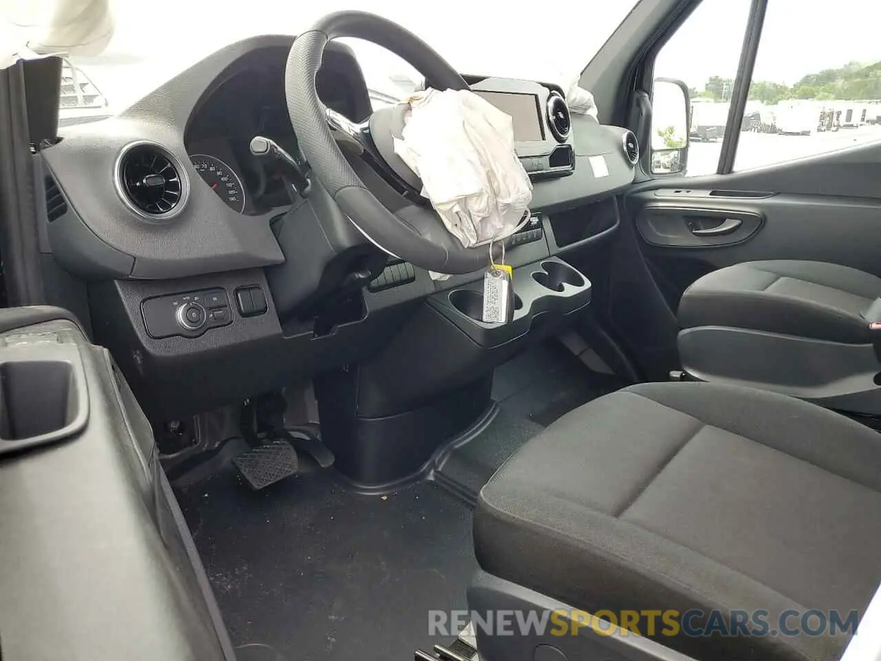 8 Photograph of a damaged car W1Z4KGHY5ST215851 MERCEDES-BENZ SPRINTER 2025