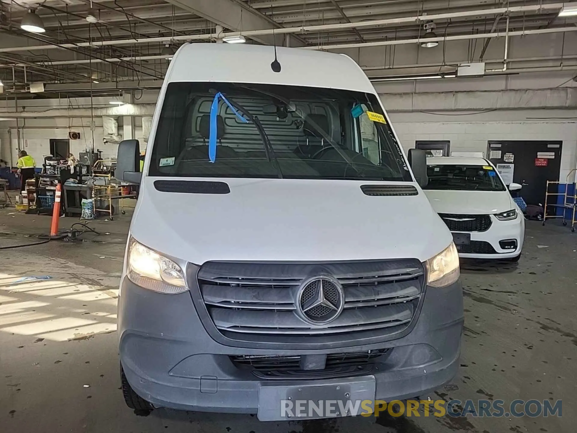 4 Фотография поврежденного автомобиля WD3PF0CD7KP024845 MERCEDES-BENZ SPRINTER 2500 2019