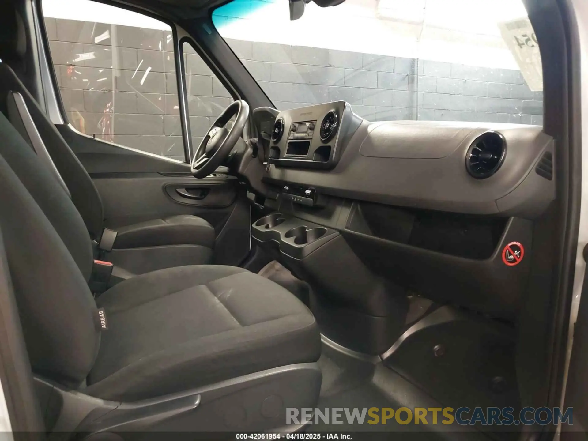 5 Фотография поврежденного автомобиля WD3PF0CD7KP054749 MERCEDES-BENZ SPRINTER 2500 2019