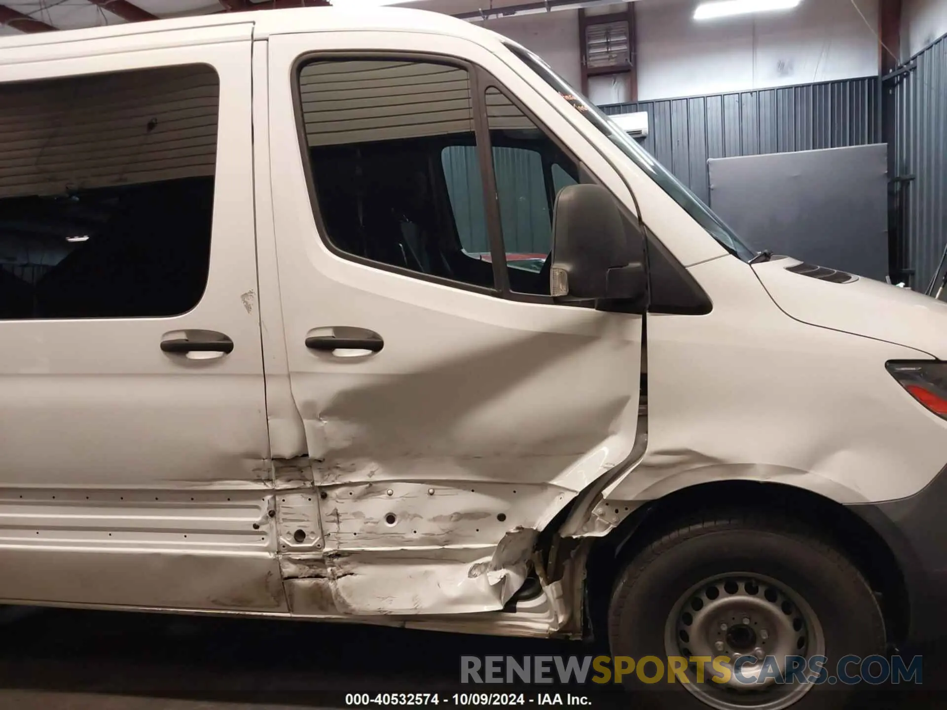 19 Photograph of a damaged car WD4PF0CD1KT013570 MERCEDES-BENZ SPRINTER 2500 2019