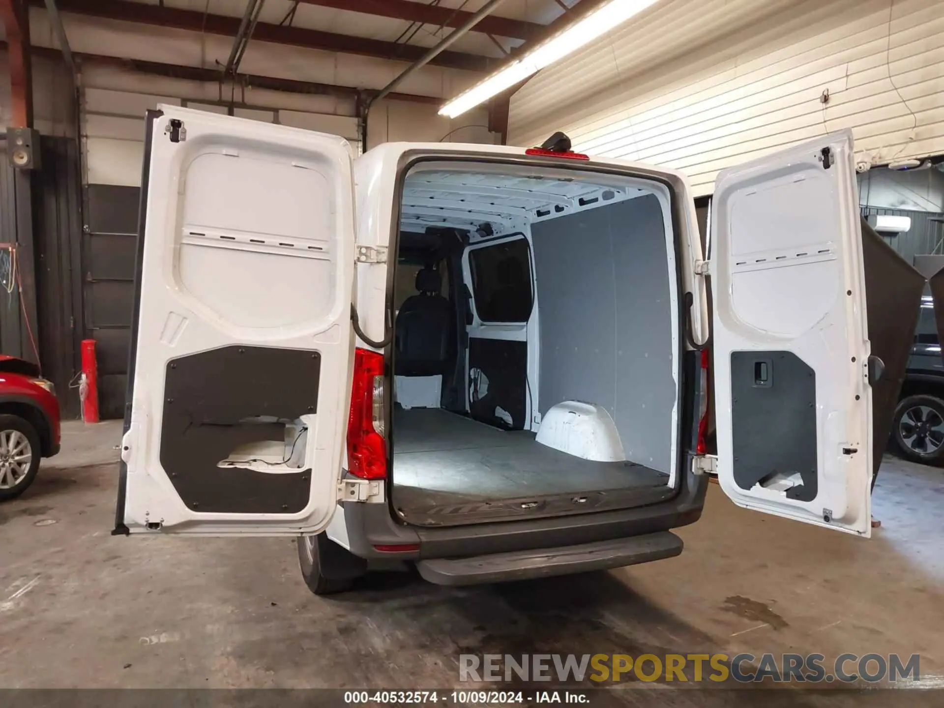 3 Photograph of a damaged car WD4PF0CD1KT013570 MERCEDES-BENZ SPRINTER 2500 2019
