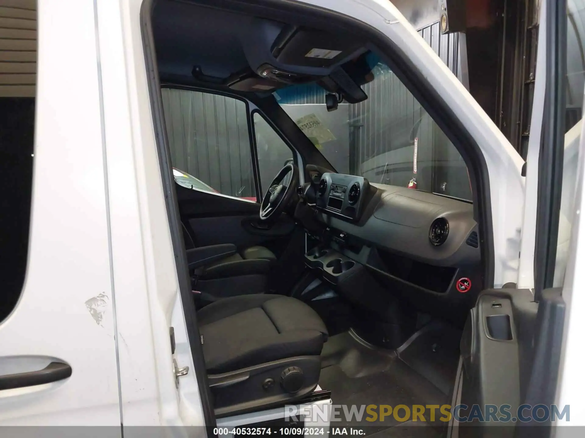 5 Photograph of a damaged car WD4PF0CD1KT013570 MERCEDES-BENZ SPRINTER 2500 2019