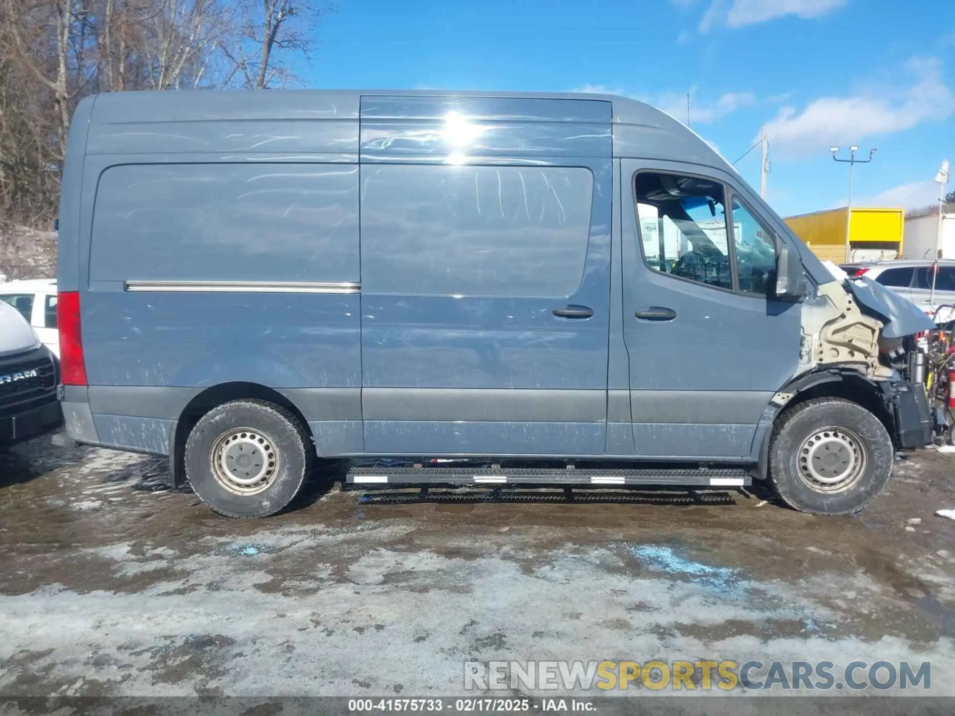 14 Photograph of a damaged car WD4PF0CD8KP046669 MERCEDES-BENZ SPRINTER 2500 2019