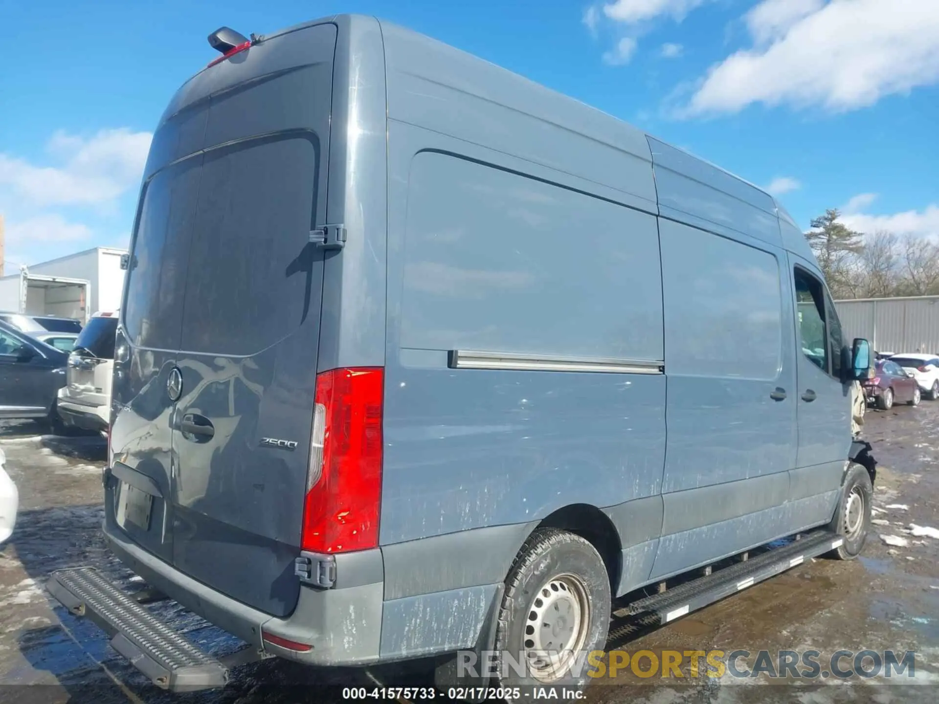 4 Photograph of a damaged car WD4PF0CD8KP046669 MERCEDES-BENZ SPRINTER 2500 2019