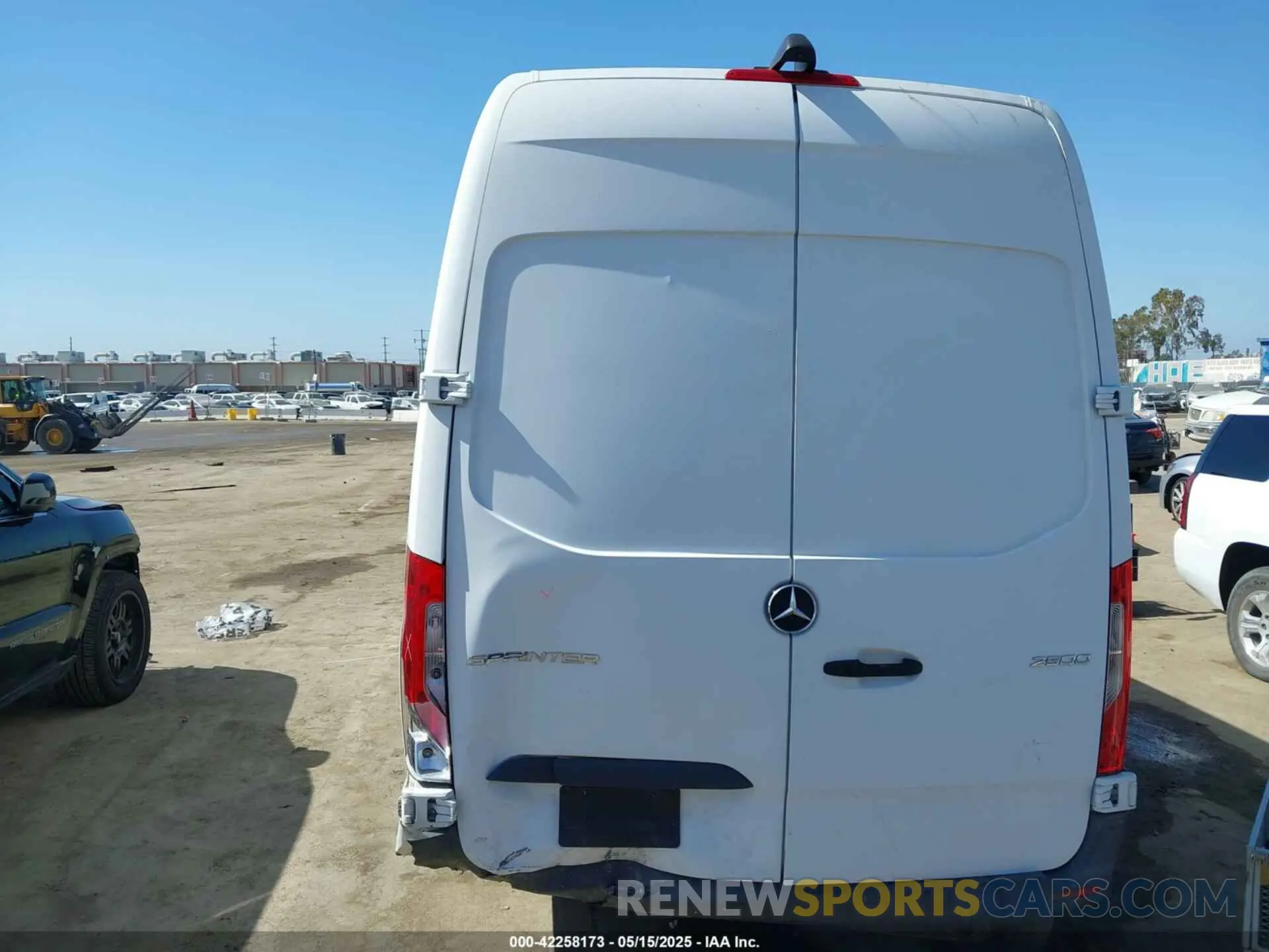 17 Photograph of a damaged car WD4PF1CD0KP181800 MERCEDES-BENZ SPRINTER 2500 2019