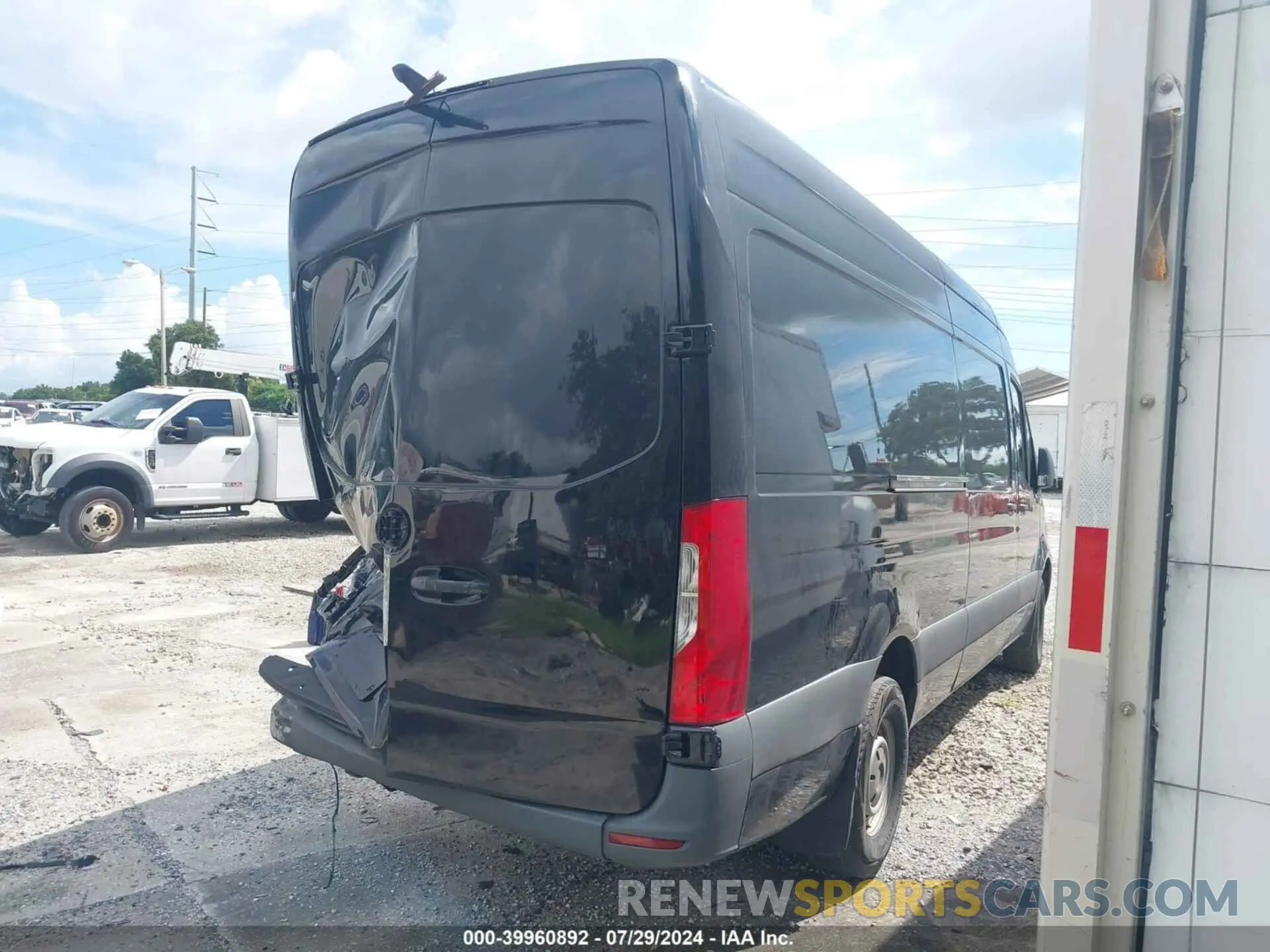 4 Photograph of a damaged car WD4PF1CD2KP111814 MERCEDES-BENZ SPRINTER 2500 2019