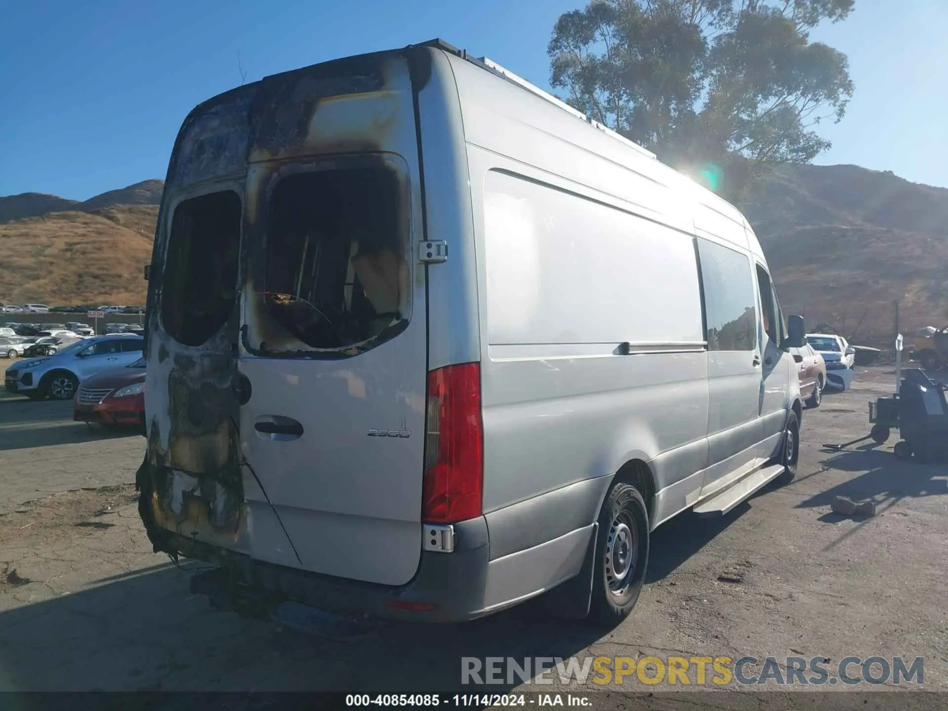 4 Photograph of a damaged car WD4PF1CD5KP082325 MERCEDES-BENZ SPRINTER 2500 2019