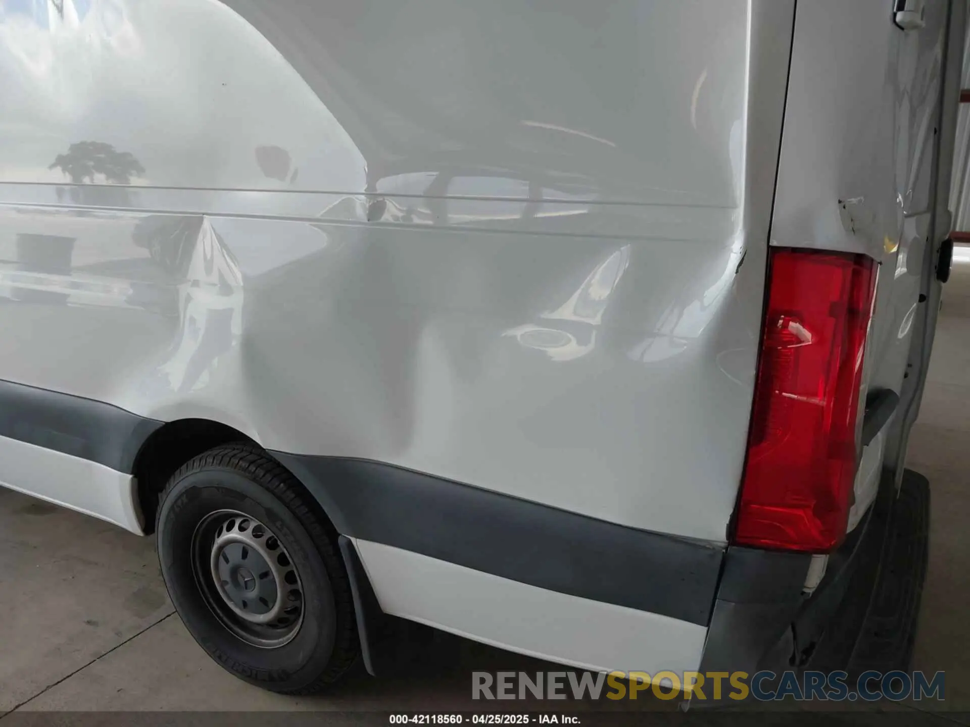 17 Photograph of a damaged car W1W4ECHY3LT021706 MERCEDES-BENZ SPRINTER 2500 2020