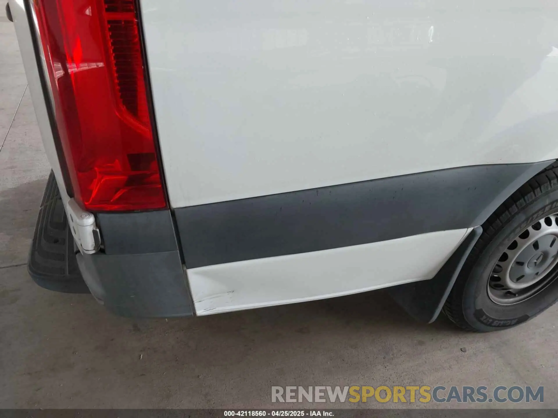 18 Photograph of a damaged car W1W4ECHY3LT021706 MERCEDES-BENZ SPRINTER 2500 2020