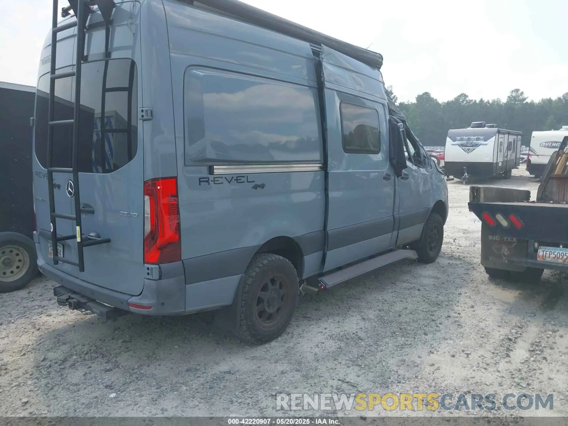 4 Photograph of a damaged car W1W4EBVY8NT089713 MERCEDES-BENZ SPRINTER 2500 2022